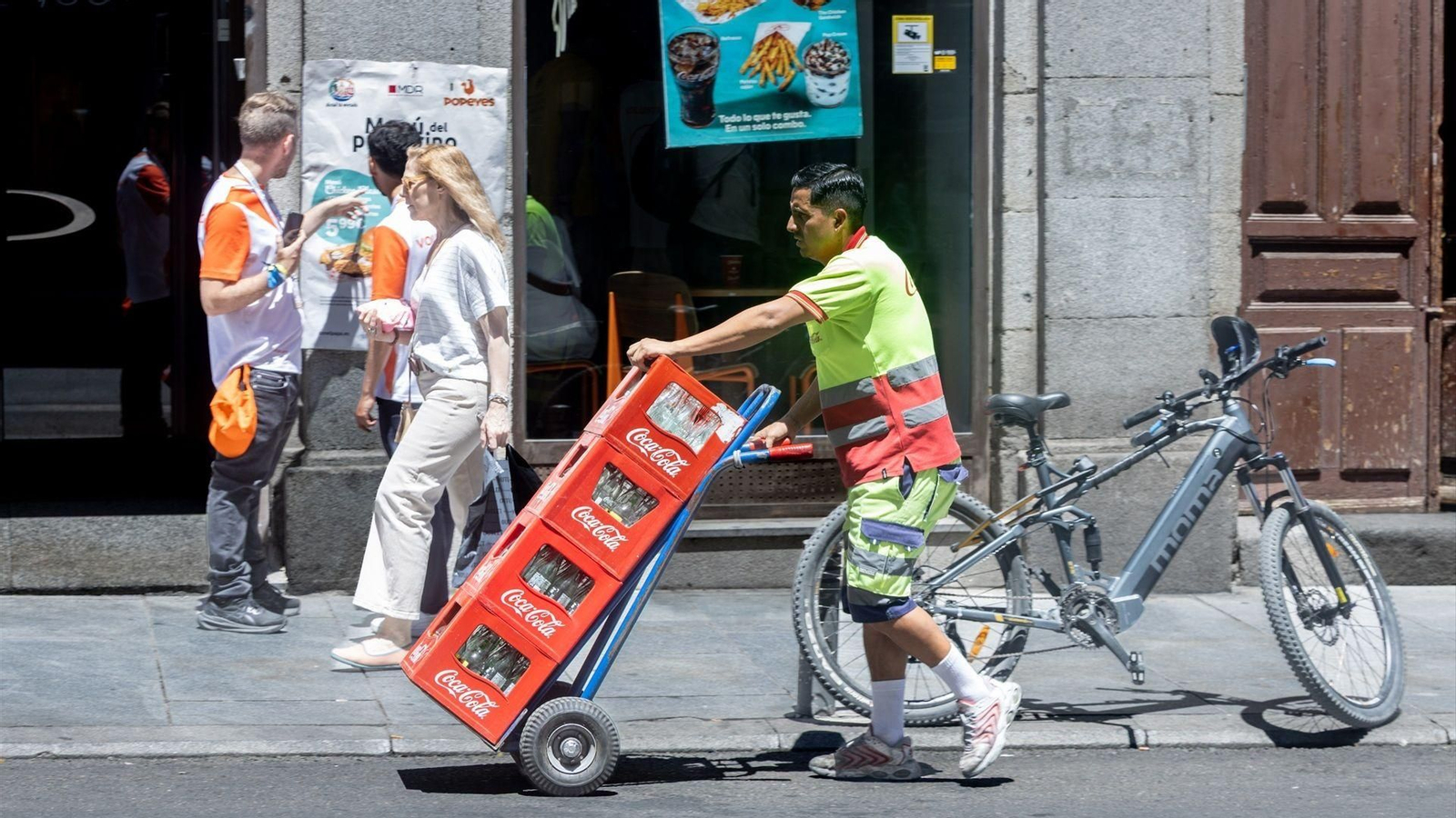 Un trabajador del sector servicios.