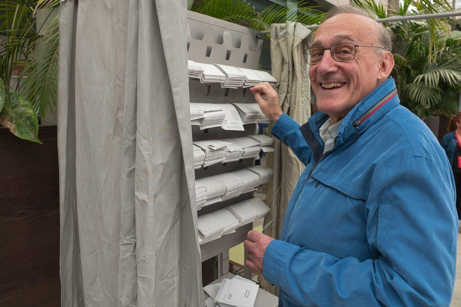 El rector de la UVigo, Manuel Reigosa, en el Concello de Vigo.