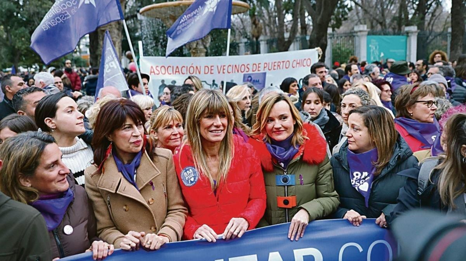 Begoña Gómez, el 8M entre las ministras Ana Redondo y Pilar Alegría.