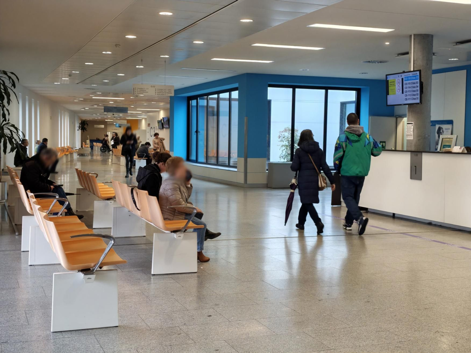 La huelga de facultativos obligó a suspender numerosas consultas, cirugías y pruebas en el Cunqueiro y en el resto de dispositivos sanitarios del área.