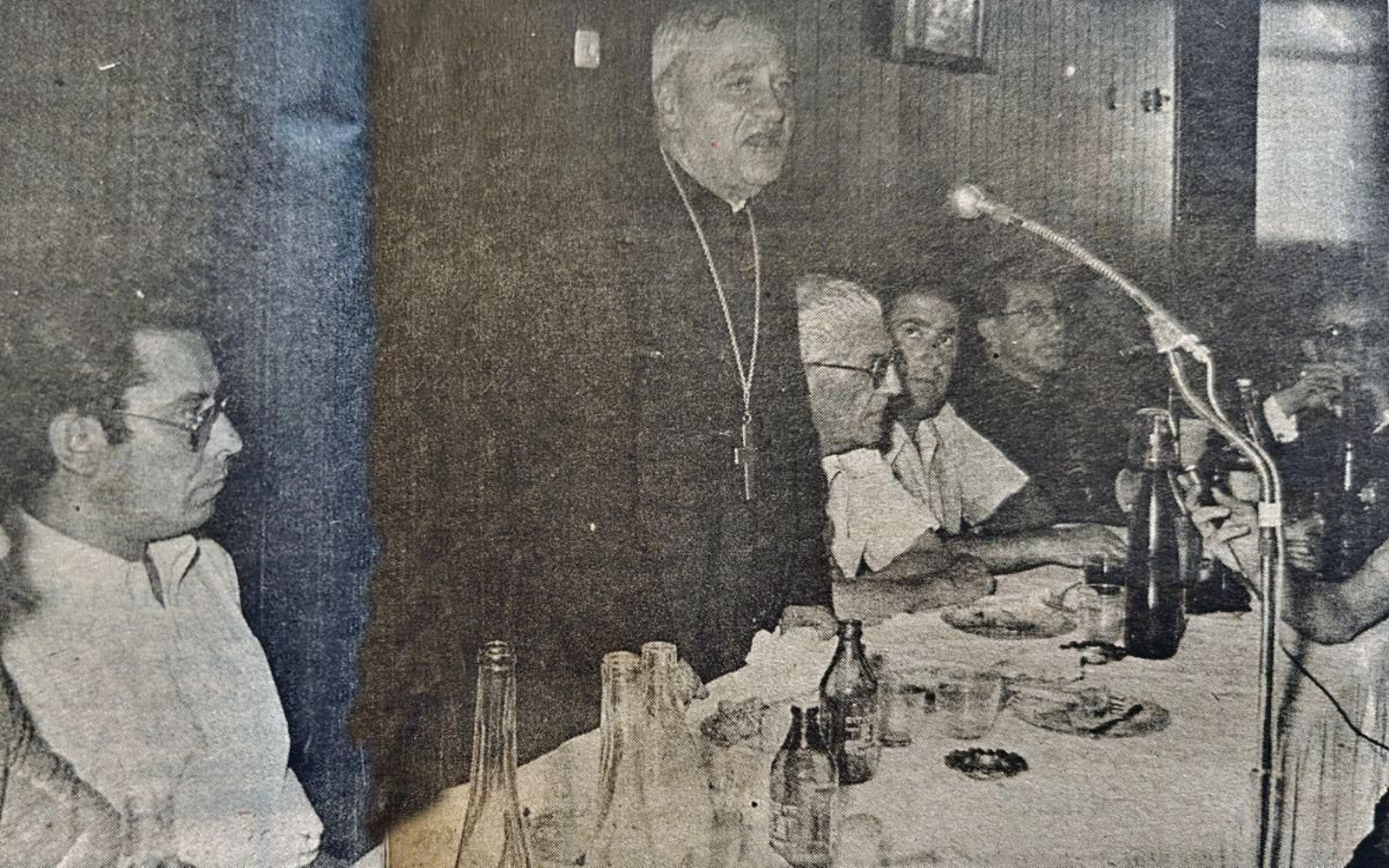 El obispo monseñor Temiño se dirige a los trabajadores en la Residencia de Carballiño.