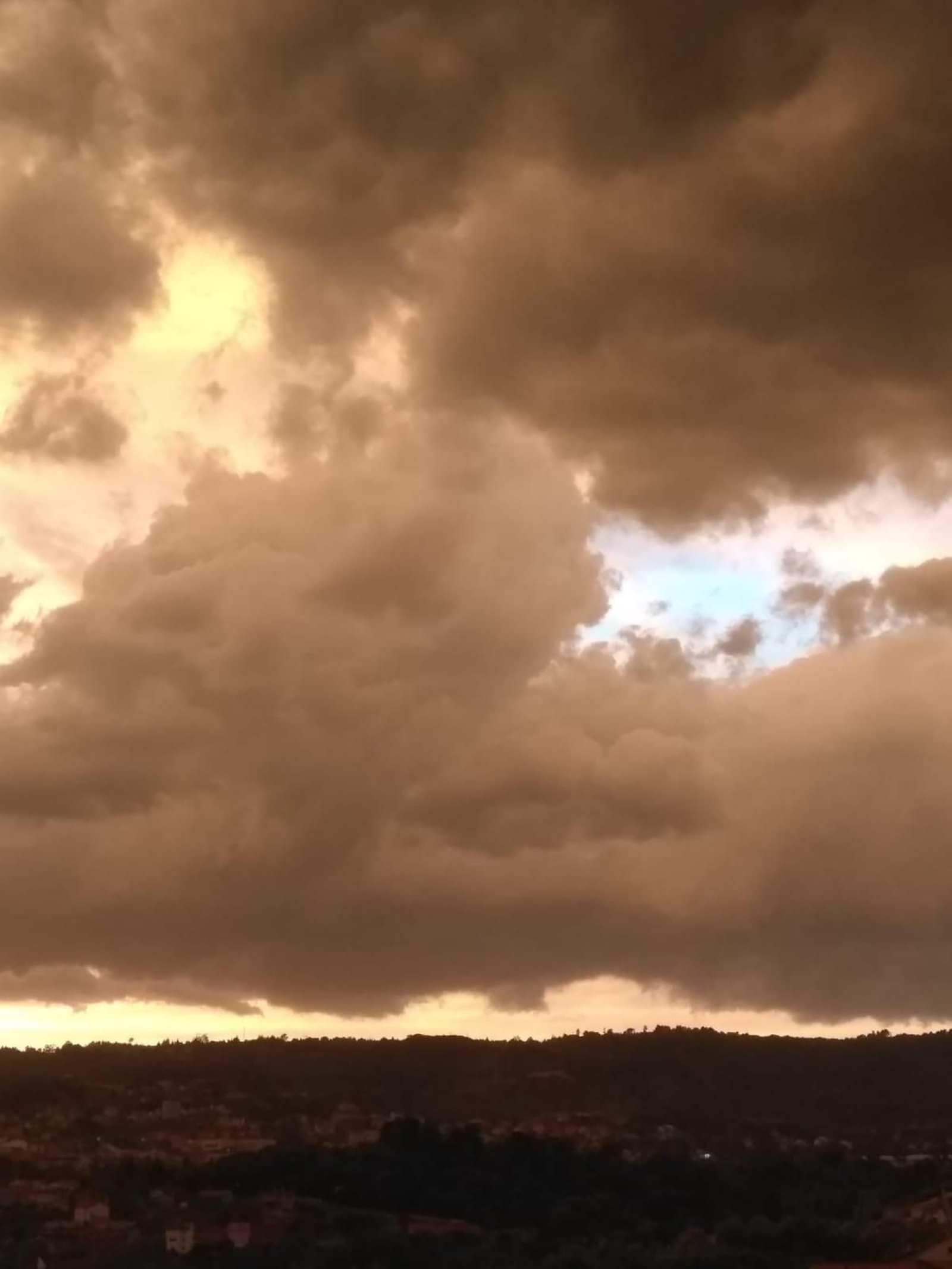 Las tormentas ponen en alerta Ourense 48 horas después de la bomba hídrica.