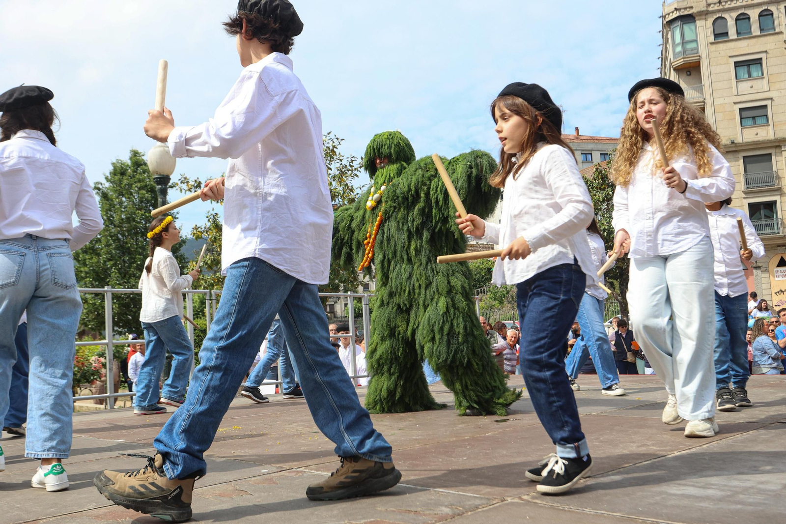 Galería | Muchas flores y música para celebrar los 'maios' en Redondela