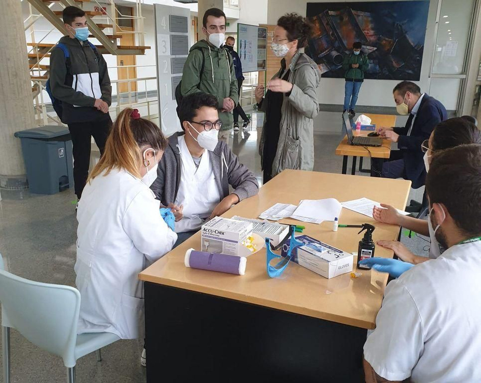 La Xunta entregó más de 15.000 test rápidos para las facultades del campus.