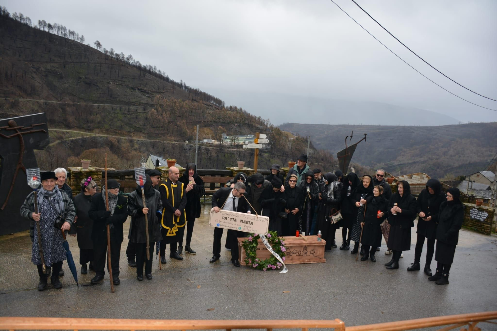 Galería | Los vecinos de San Vicente celebran el Entroido y homenajean a su localidad