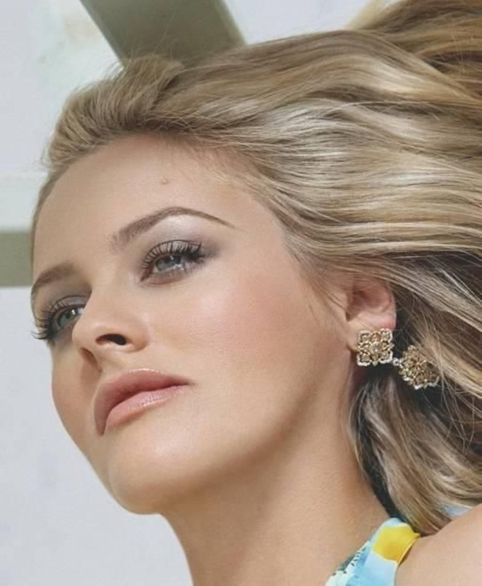 Alicia Silverstone con maquillaje