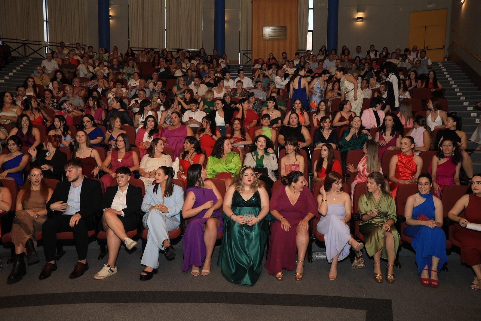 Más de 100 personas asistieron a esta graduación.