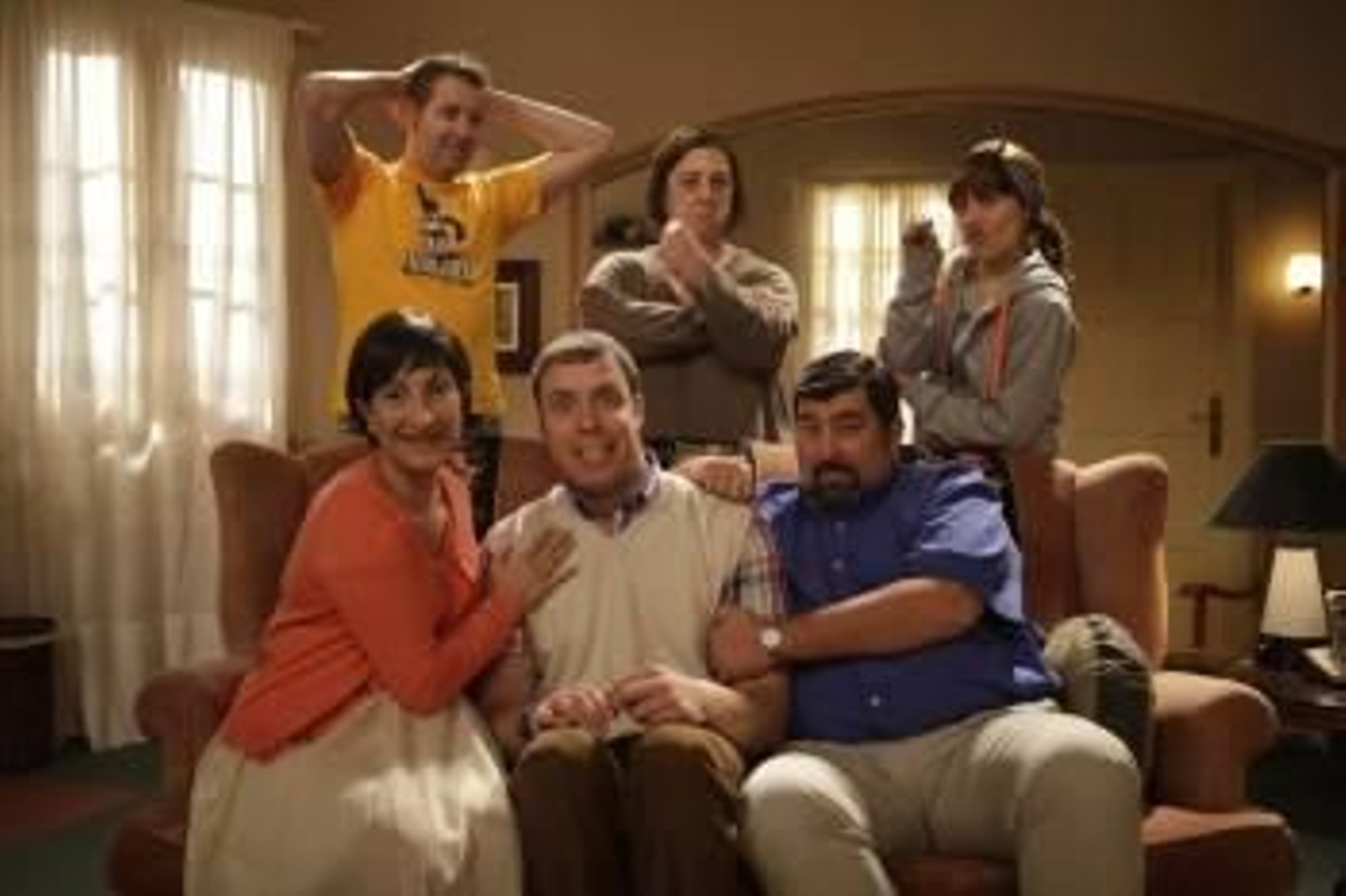 O elenco de actores da serie 'Os Caseiros'.