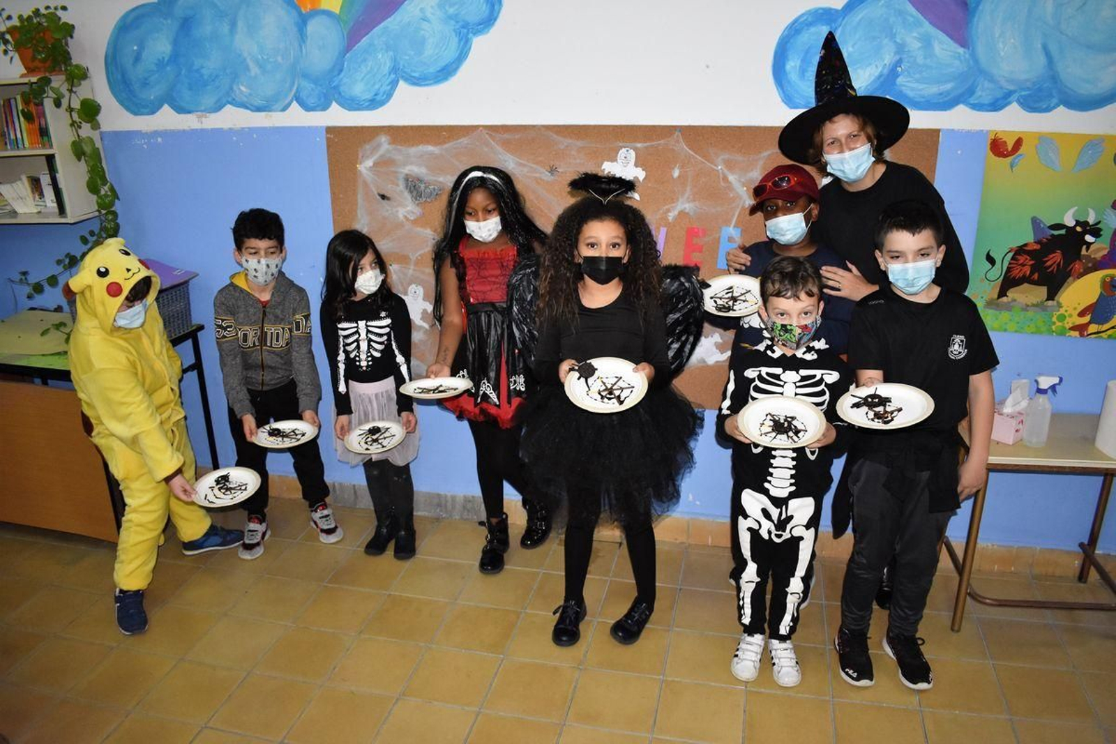 Cardenal Cisneros. Martín, Kevin, Alba, Mayra, Isabel, Dani e David, coa profe Miriam.