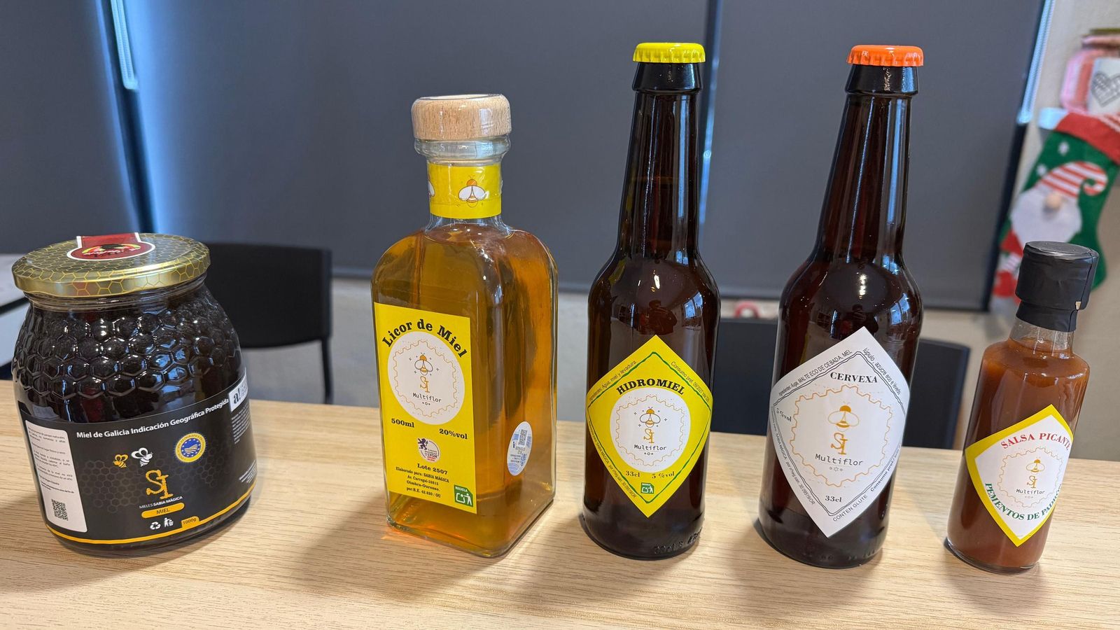 Algunos de los productos que comercializan con su marca.