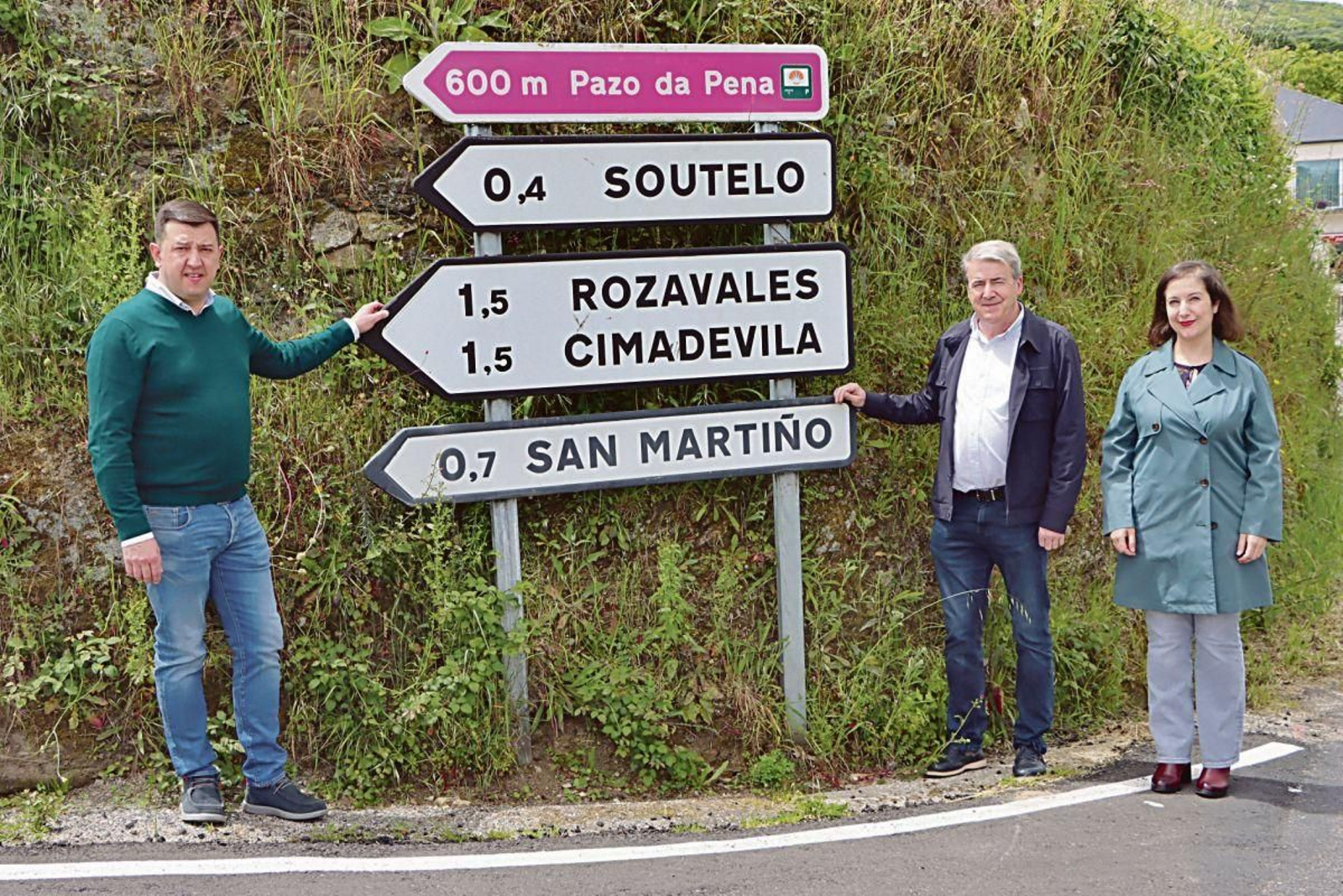 Pedro Yáñez, Manuel Pardo y Pilar Fernández, en el vial.