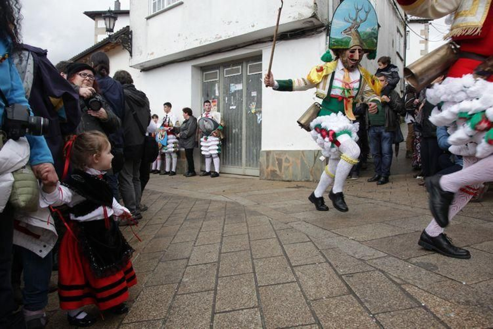 Laza recibe a los peliqueiros con bica y licor café
