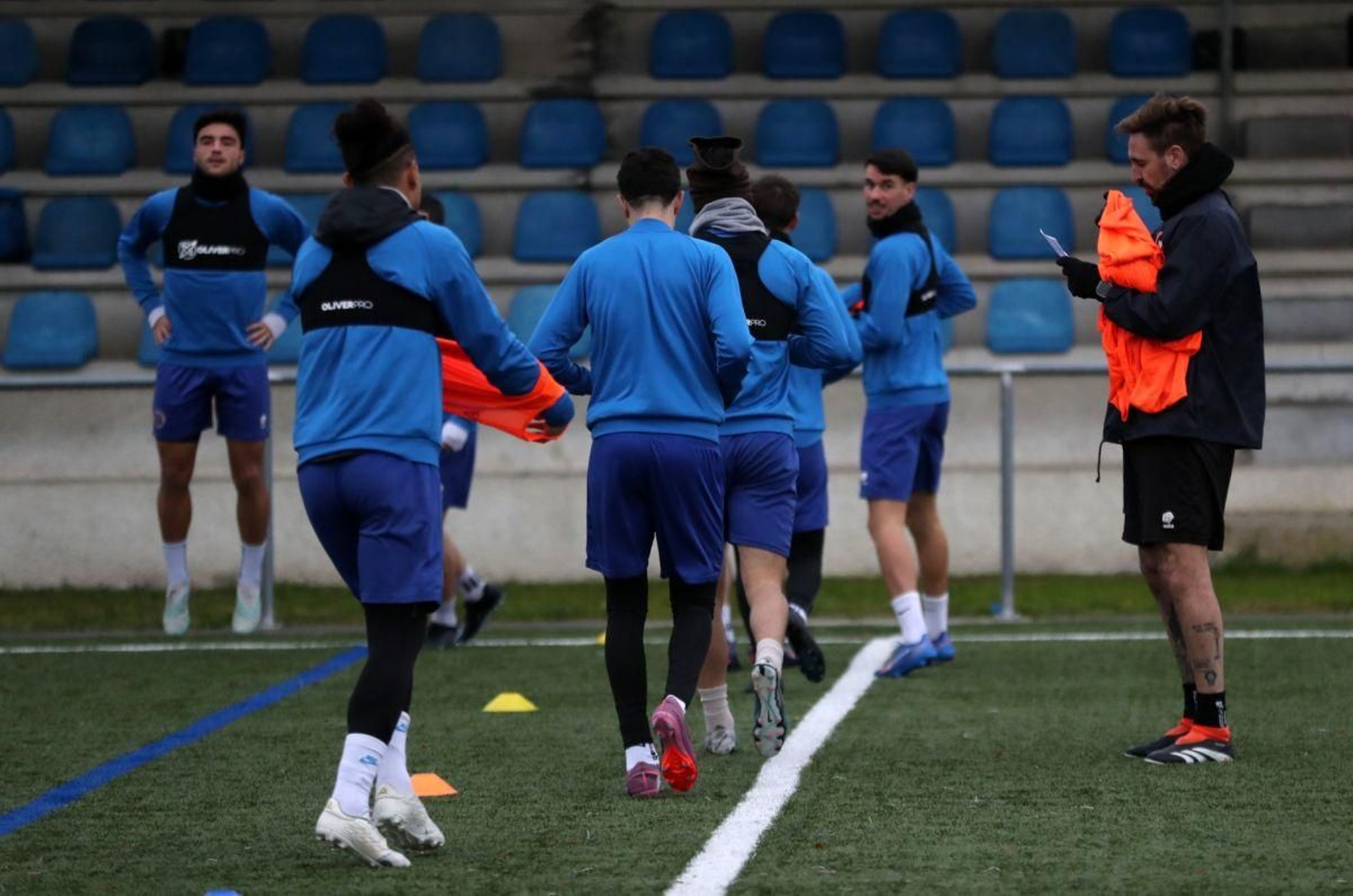 Entrenamiento de la UD Ourense en el campo de Albán (Coles).