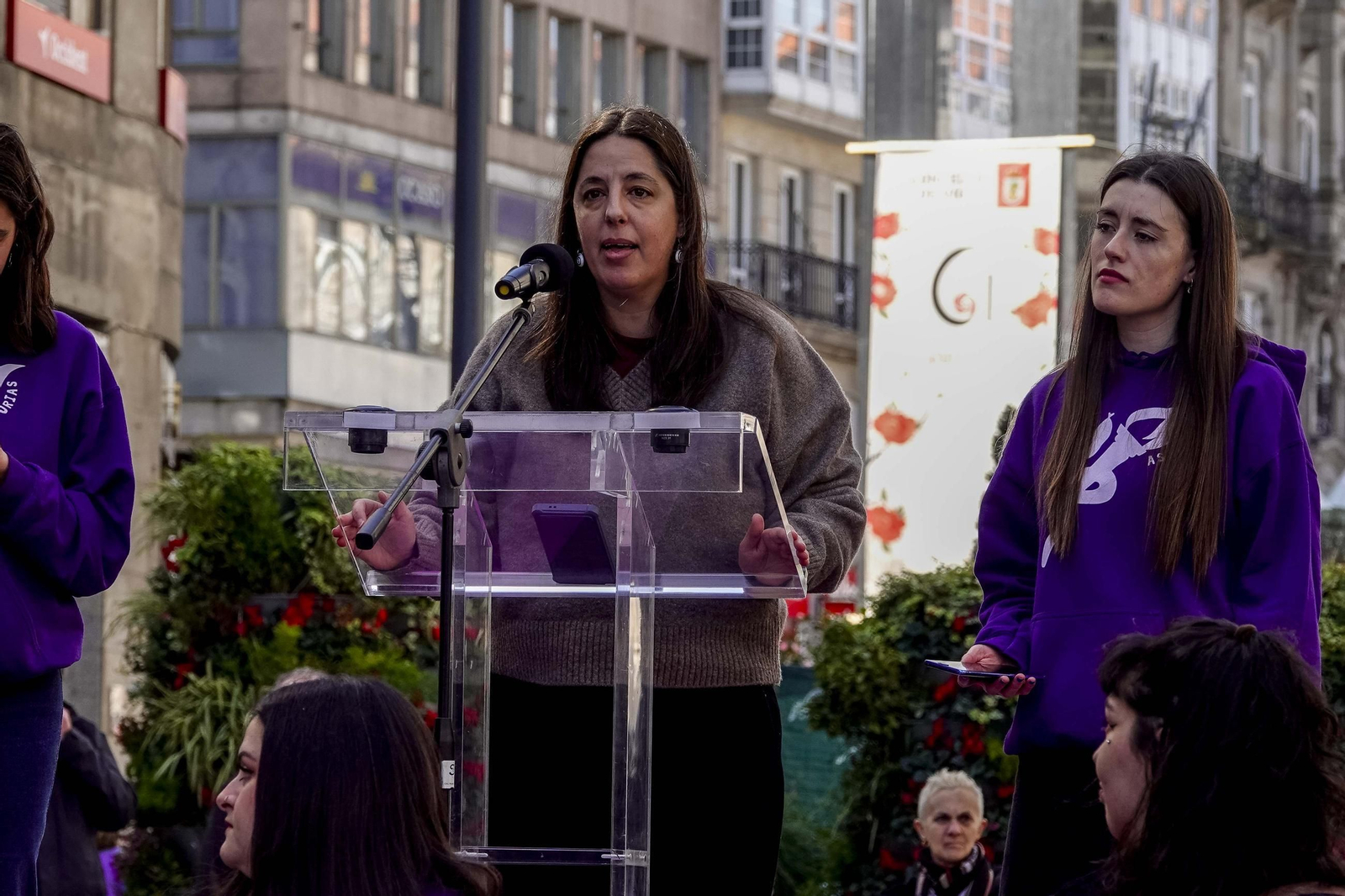 Galería | Las calles de Vigo se pintan de morado por el Día Internacional de la Mujer