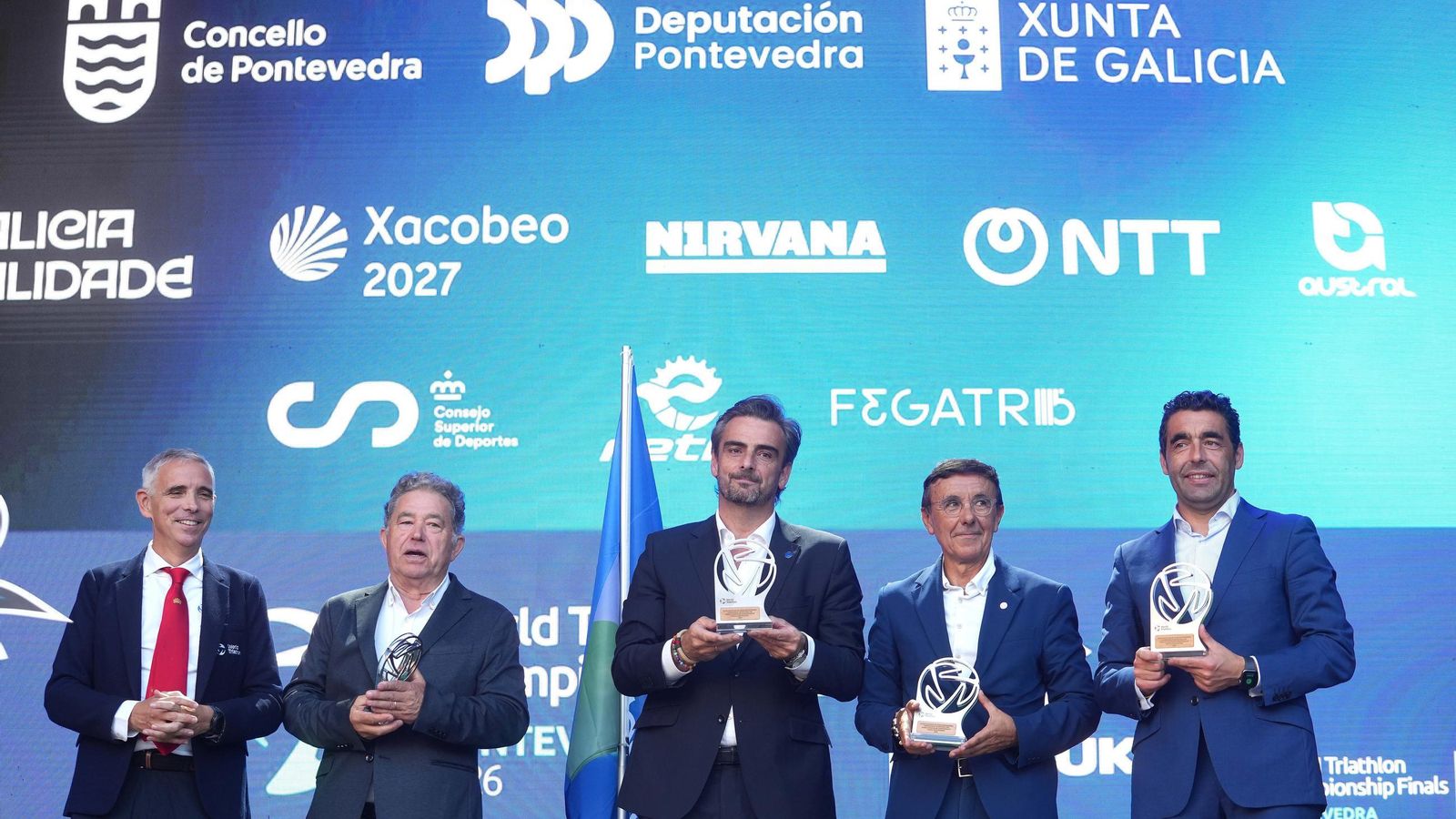 Las autoridades presentes en la ceremonia inaugural en Pontevedra.