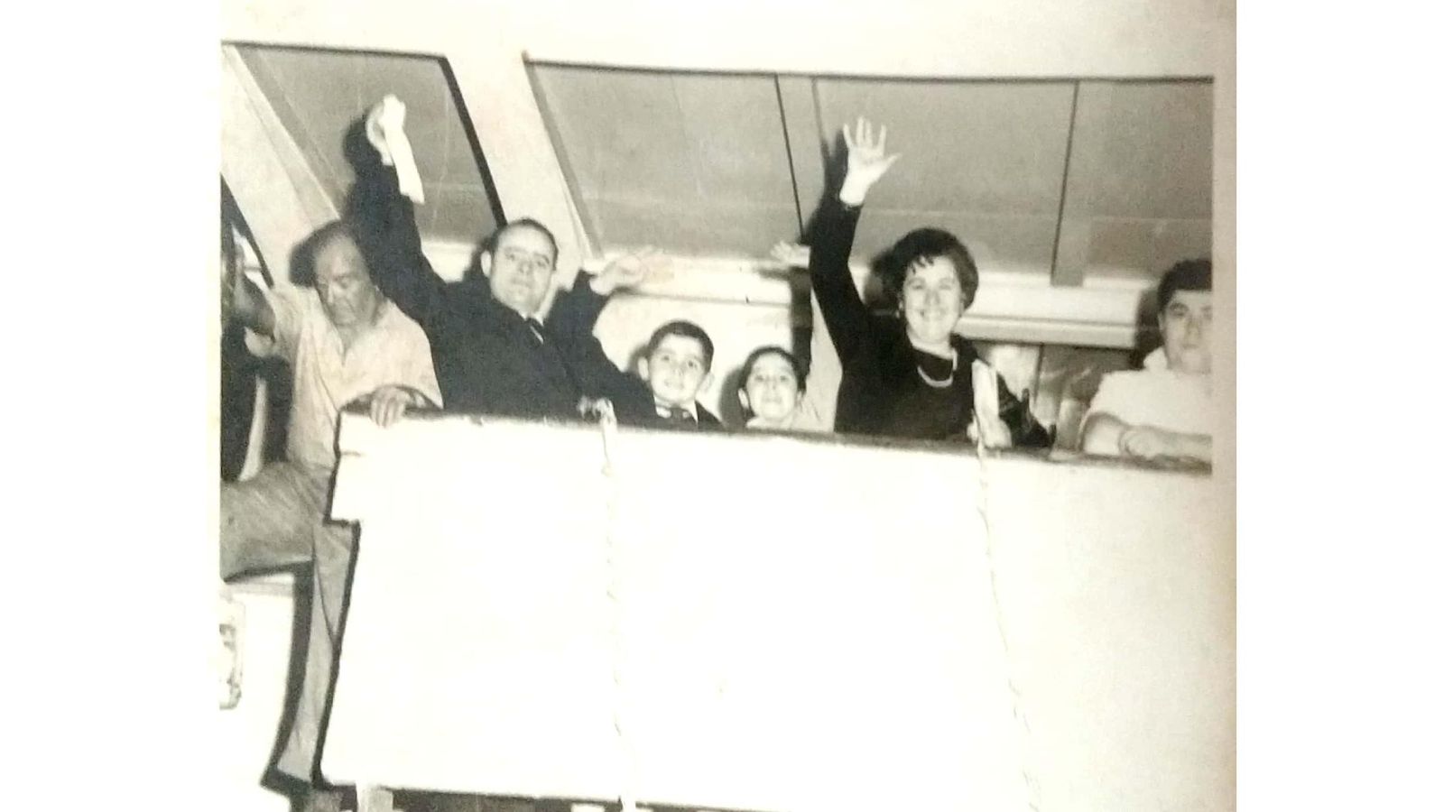 El 15 de mayo de 1966, la familia Ameijeiras partiendo de Buenos Aires a Vigo a bordo del Monte Uribe