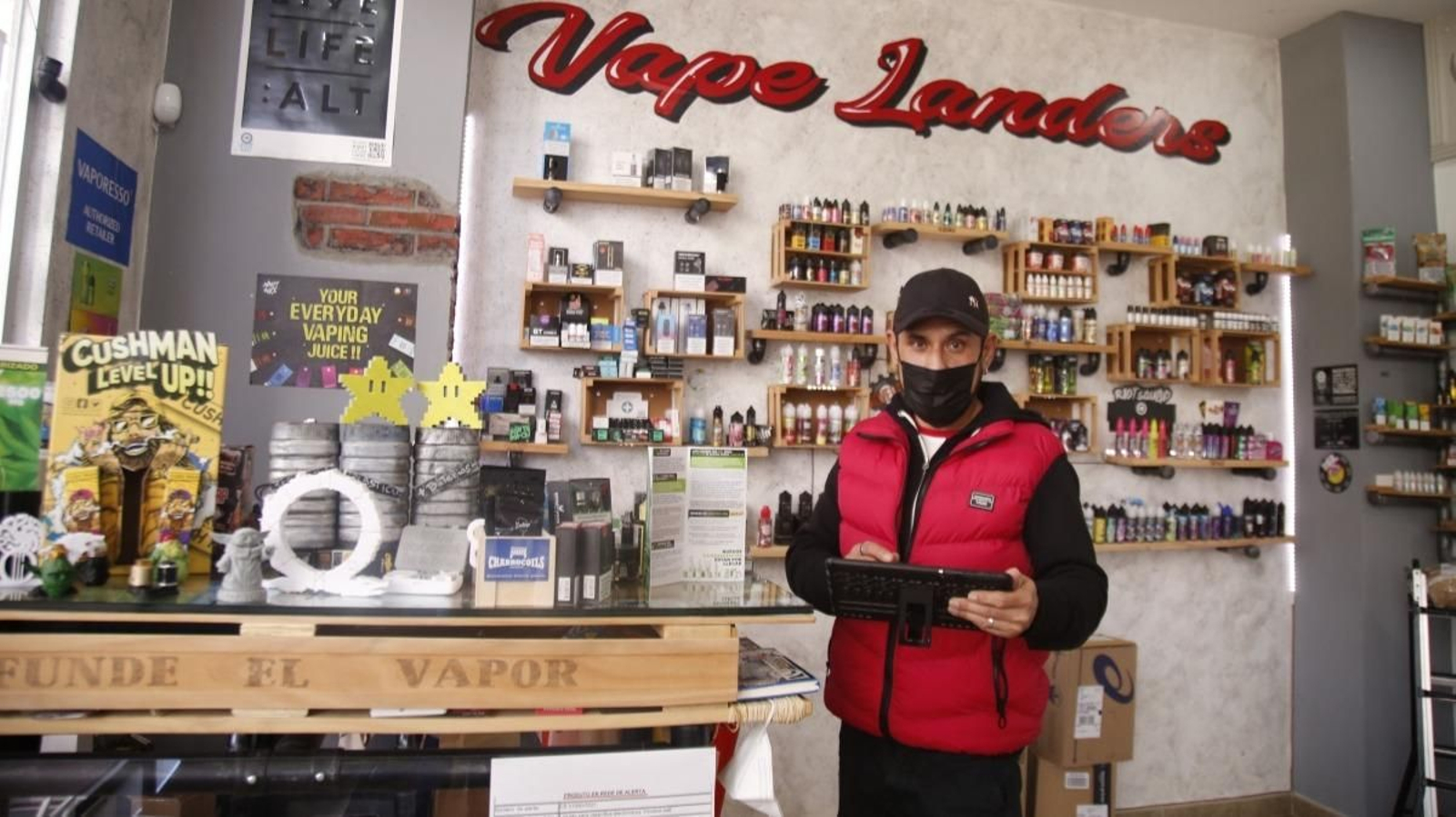 Juan Villa, de Vape Landers, en Teixugueiras.