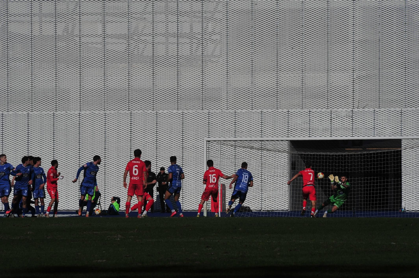 Galería | O Couto vive una nueva victoria del Ourense CF antes de la reforma del césped