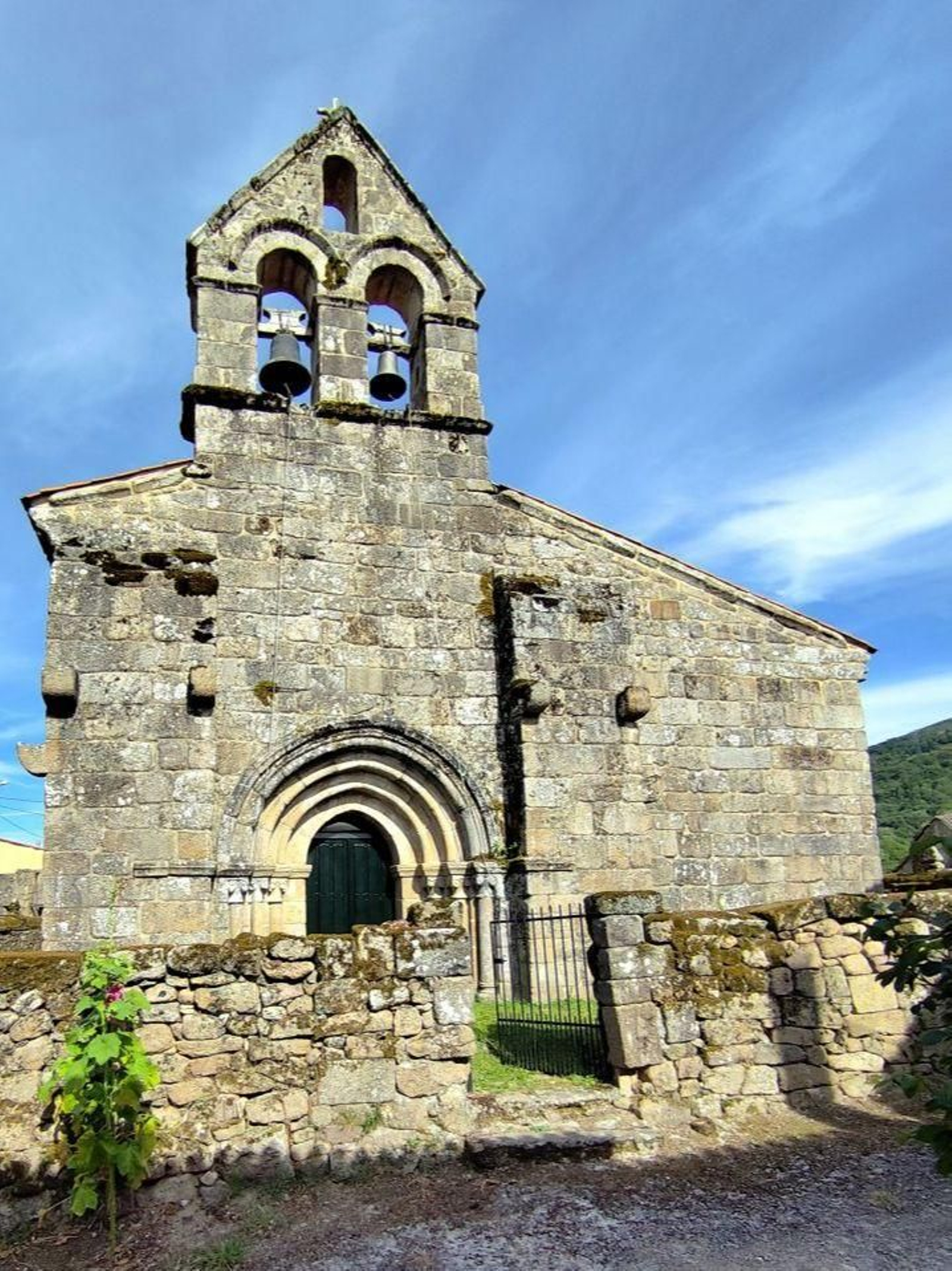 Igrexa do Burgo de Caldelas.