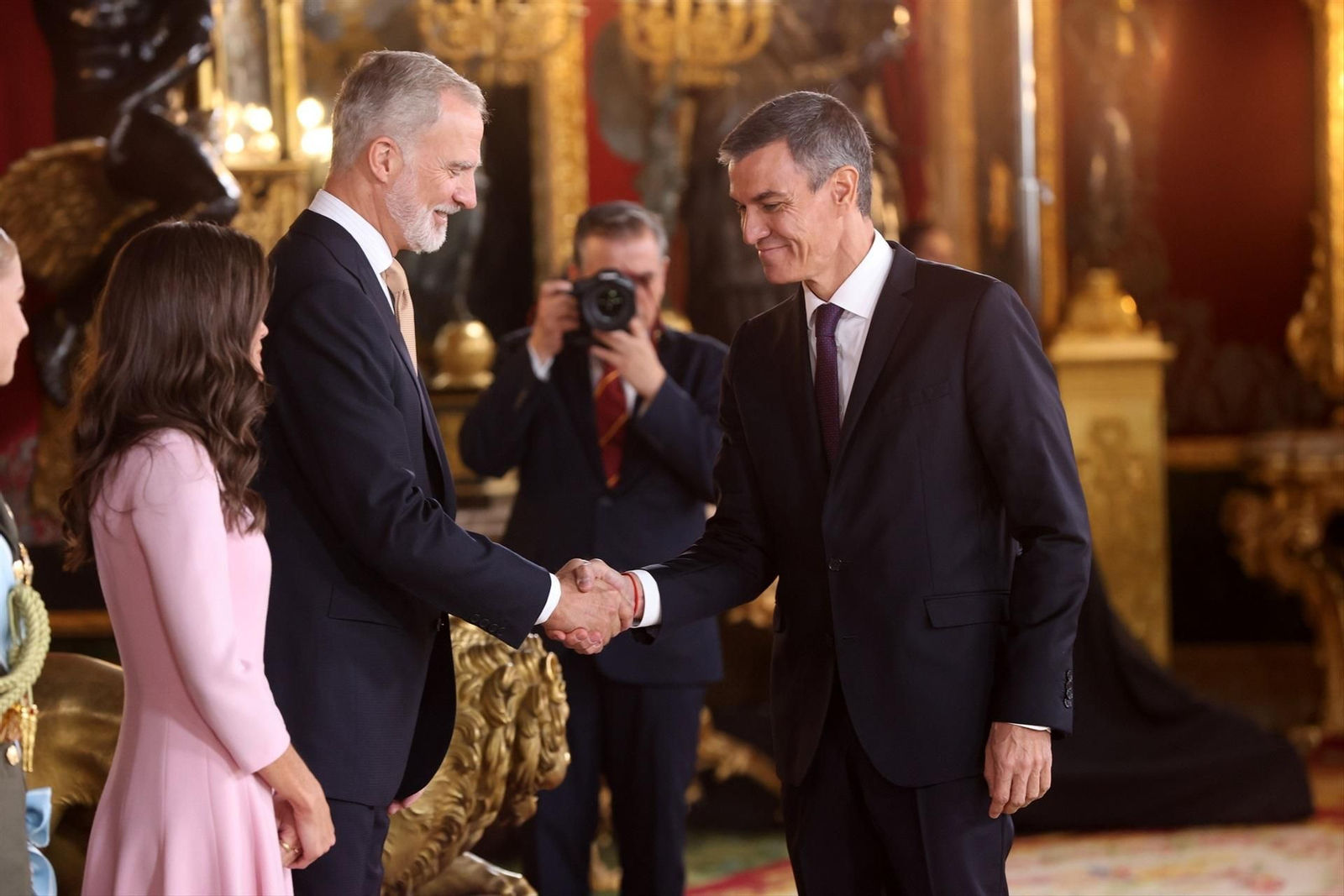 Galería | Los reyes, la princesa Leonor y la infanta Sofía presiden la recepción del 12 de octubre