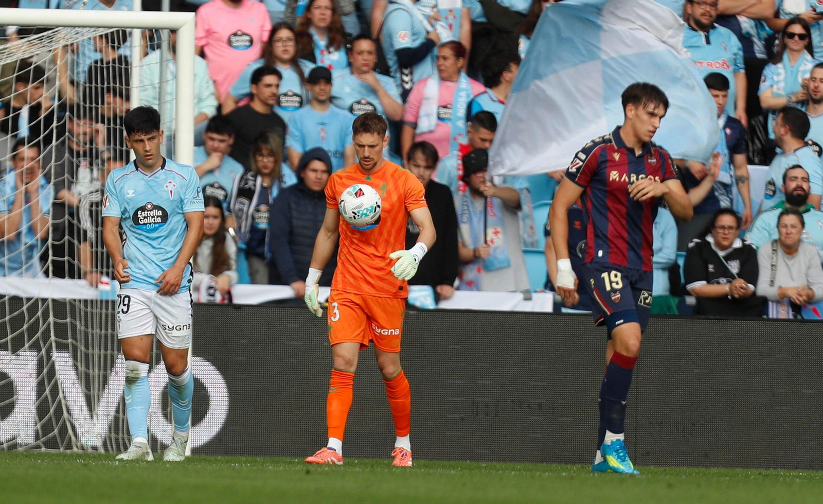 Galería | El Celta cae en casa ante el Levante