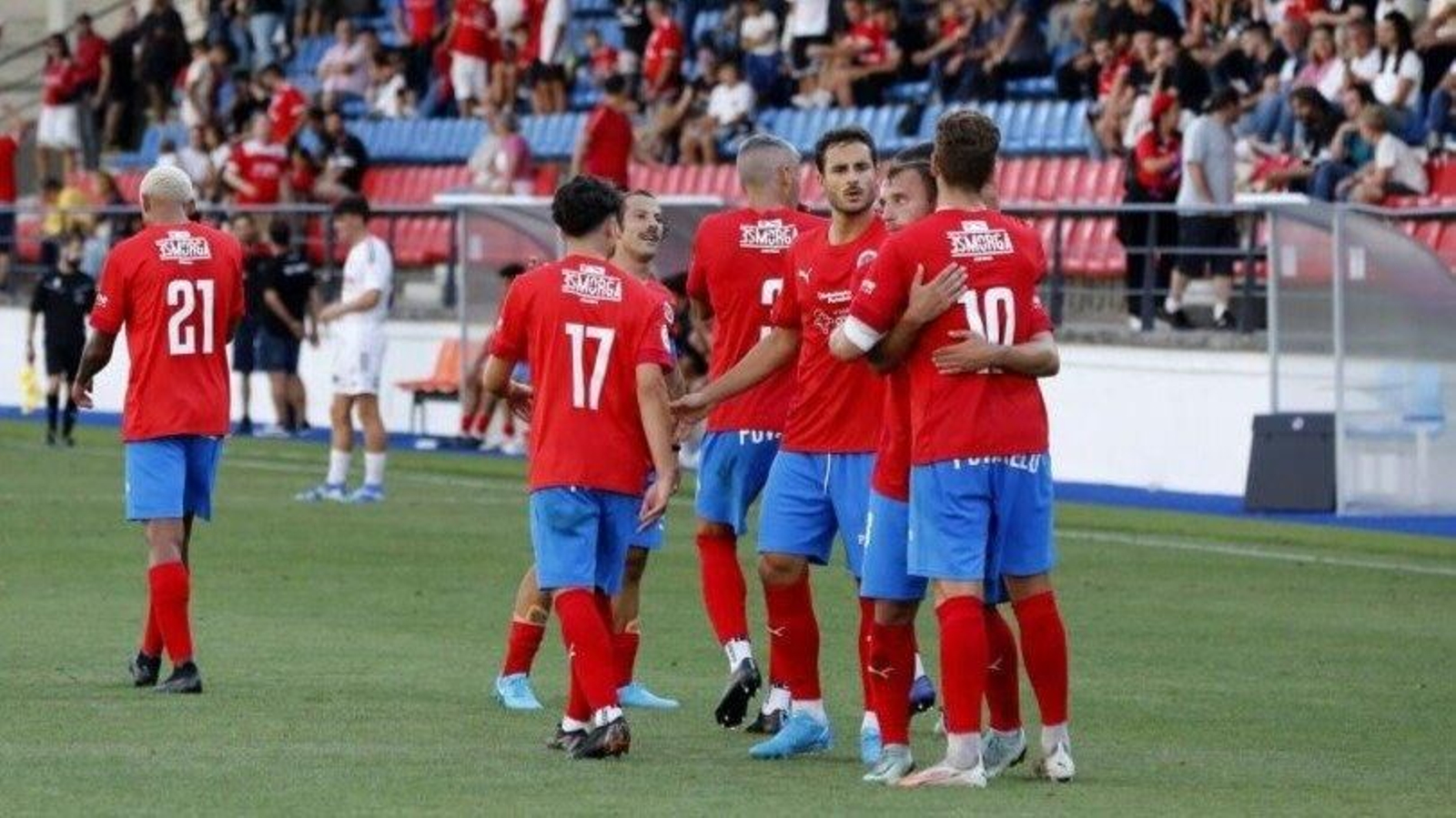Varios jugadores la Unión Deportiva Ourense celebran un gol (Marcos Atrio)