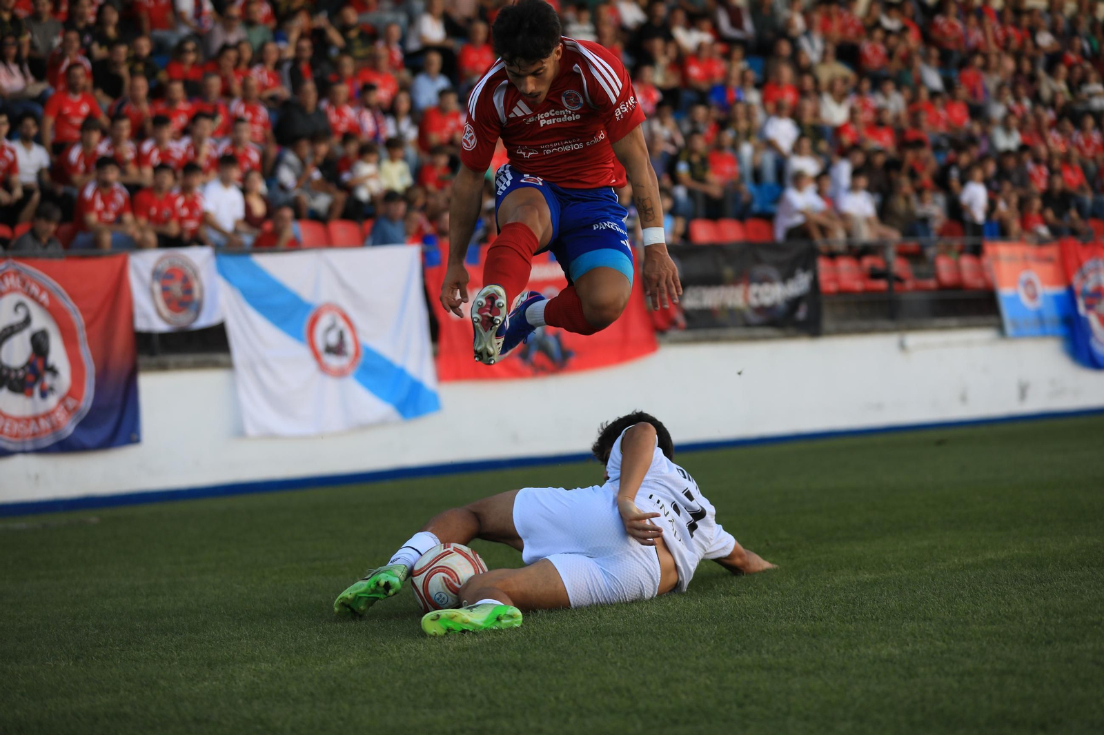 Galería | O Couto vibra con la primera victoria de la UD Ourense