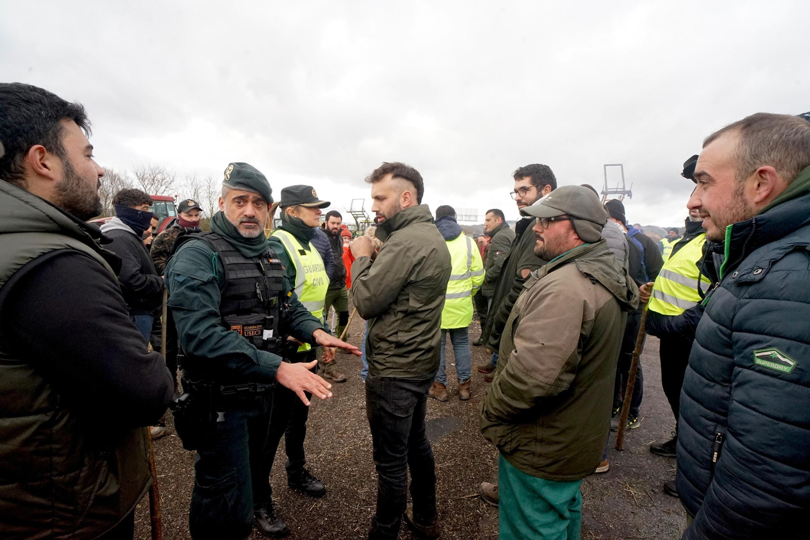 Galería | Las protestas de los tractoristas en la A-52 contra el acuerdo comercial con Mercosur, en imágenes