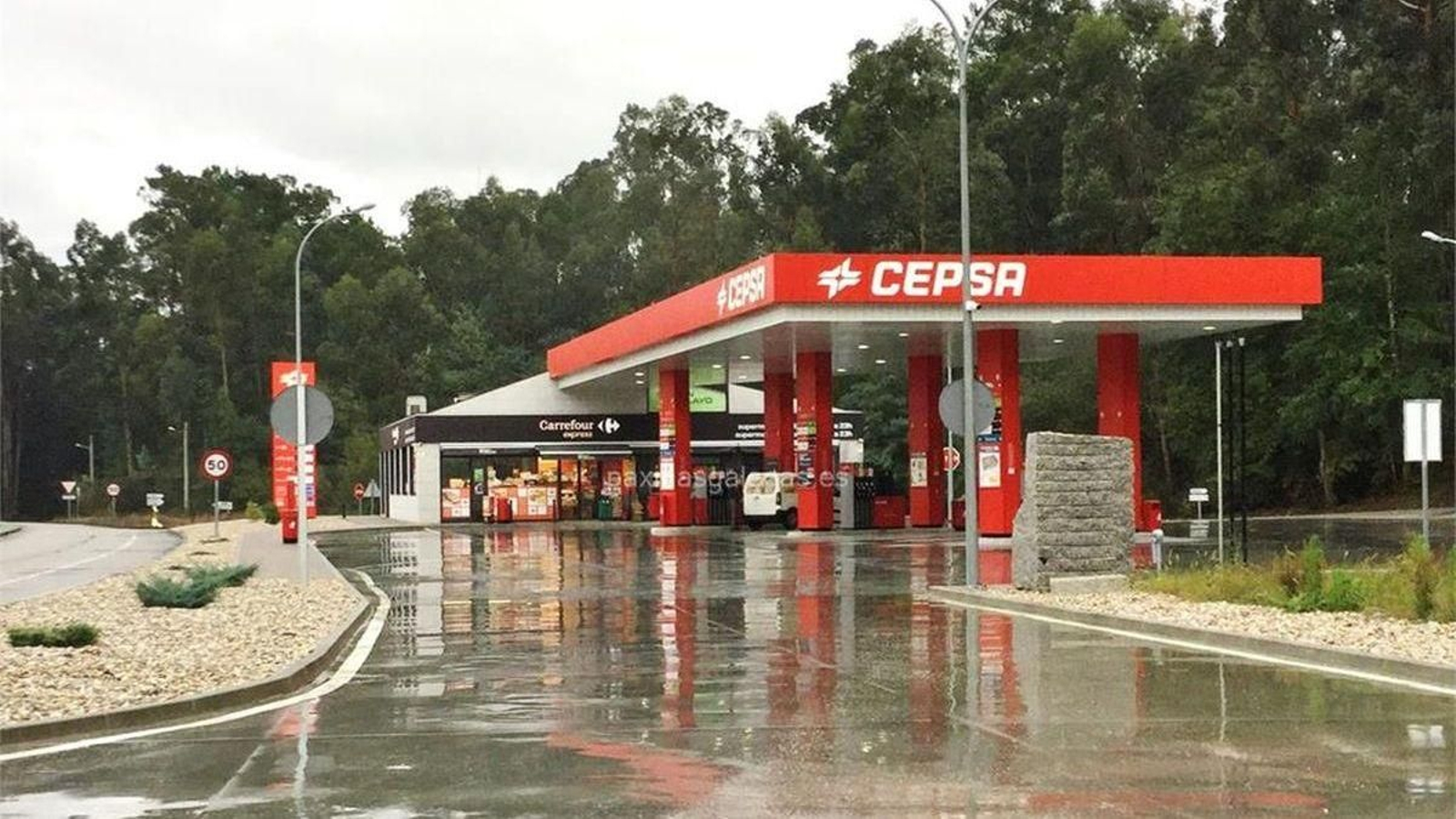 La gasolinera estaba cerrada cuando se produjo el asalto.