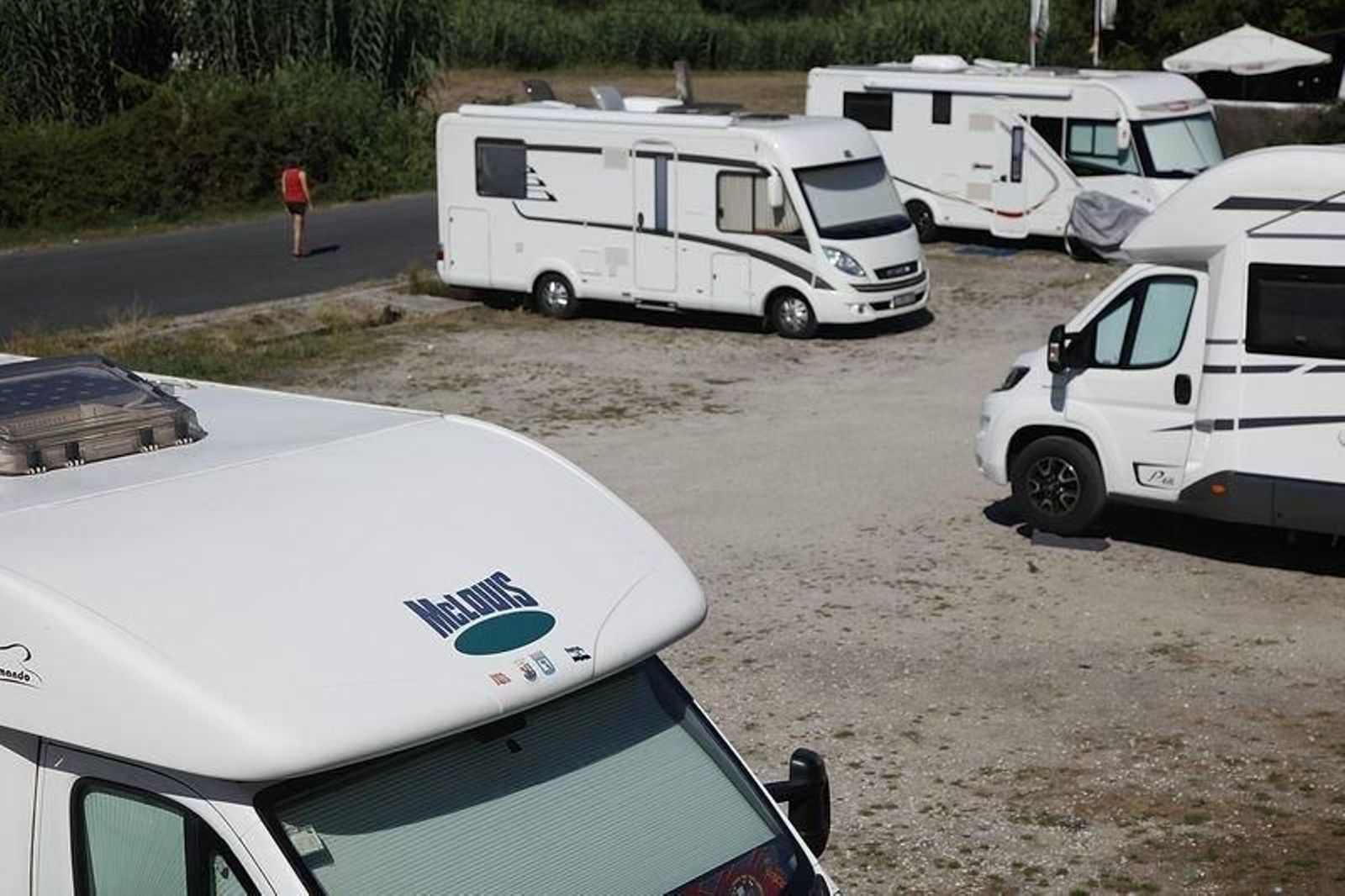 El número de autocaravanas aparcadas cerca de las zonas termales de la ciudad aumenta cada año.