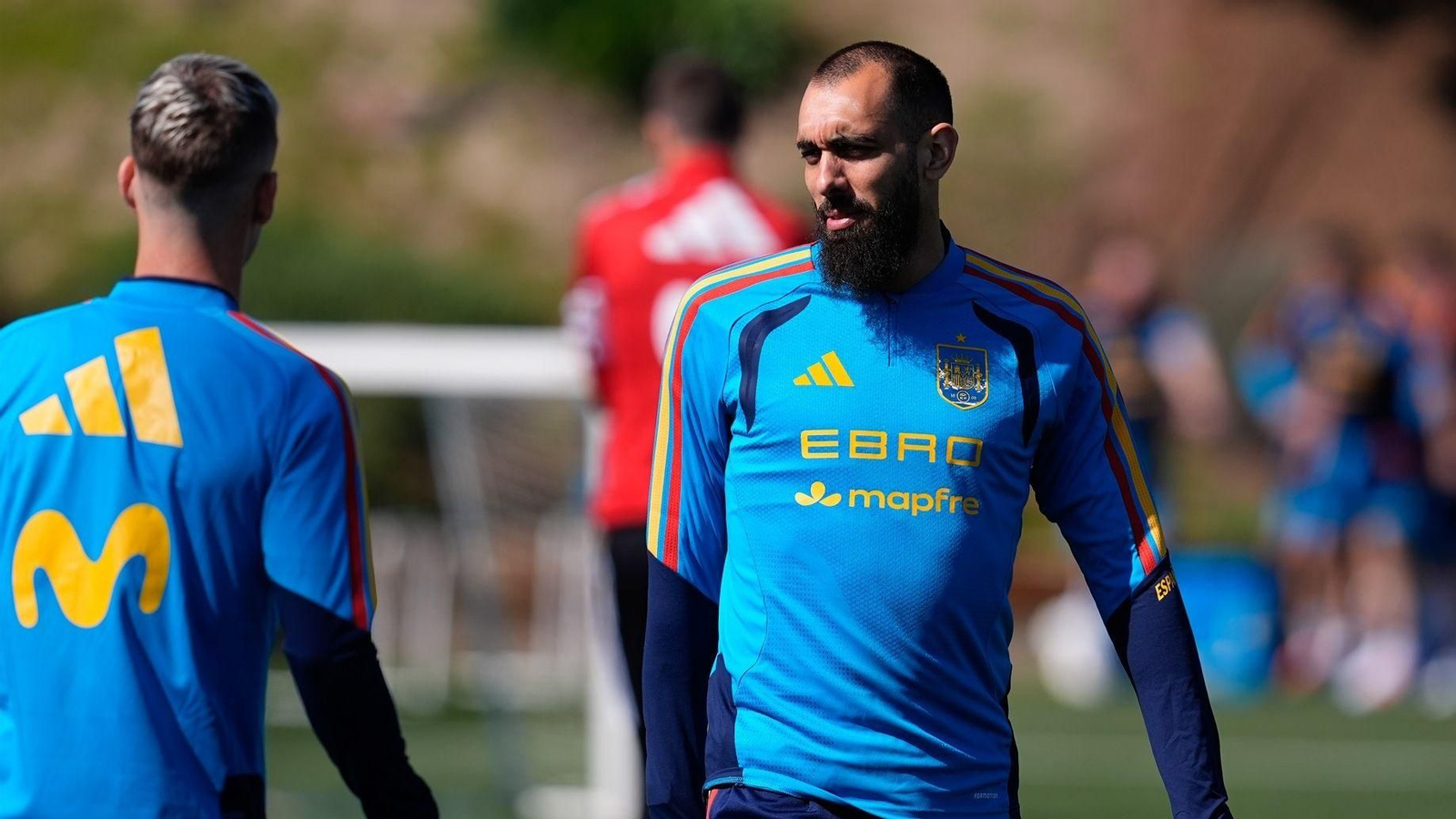Borja Iglesias, durante el entrenamiento con la selección.