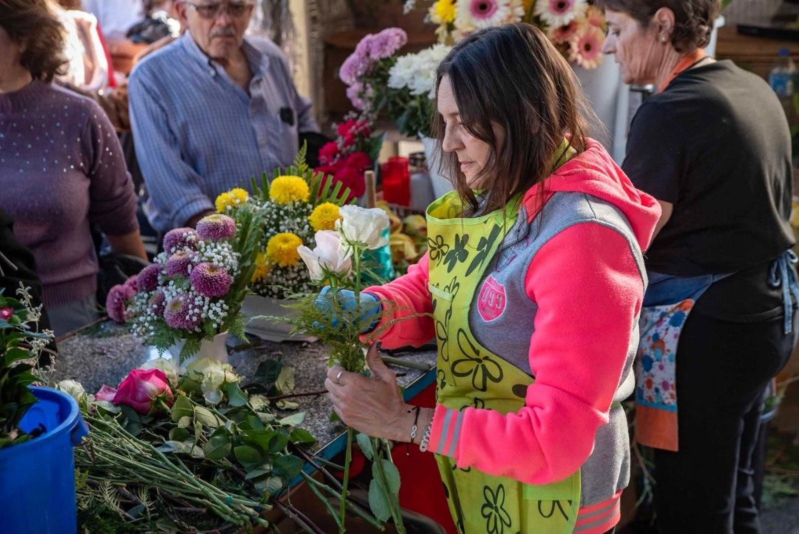 Galería | Los cementerios de Vigo se llenan en el puente de Todos los Santos