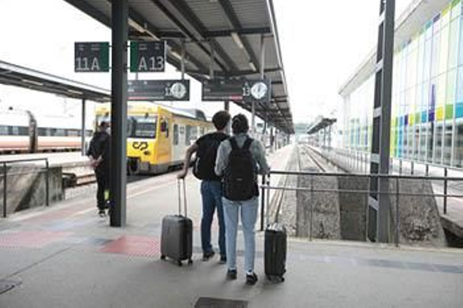 Pasajeros ayer en Guixar.