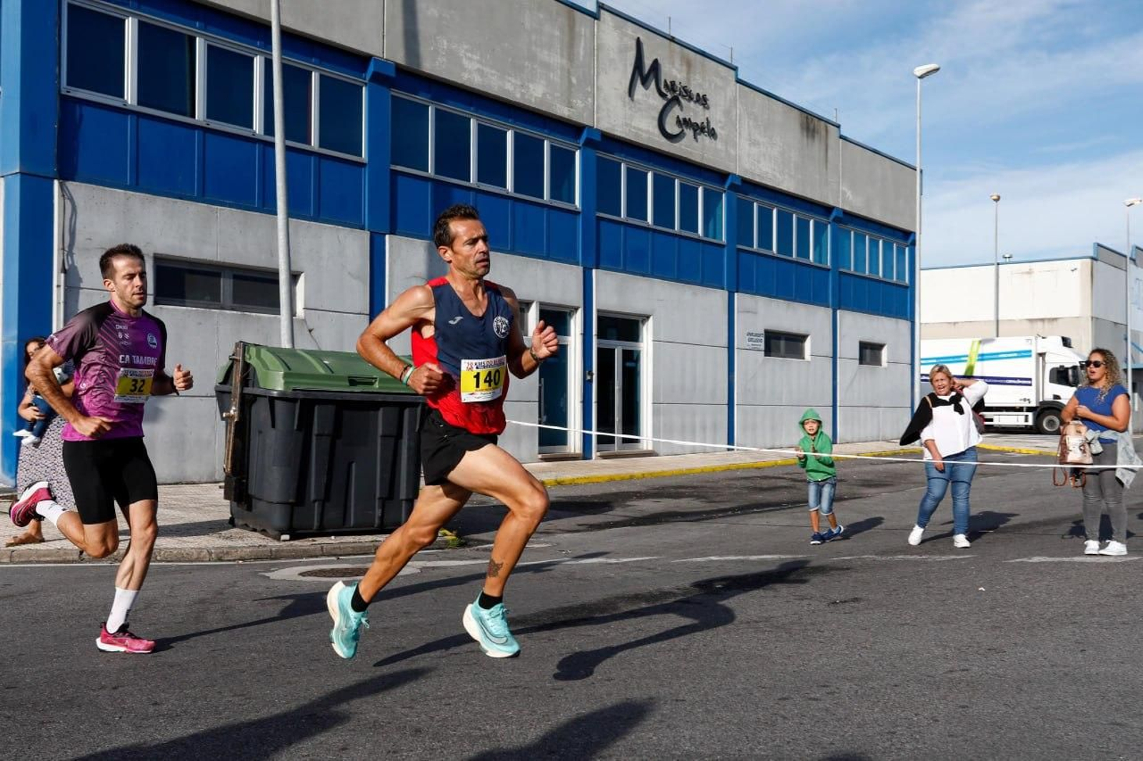 Popular carrera de 10km de O Berbés. // Jorge Santomé