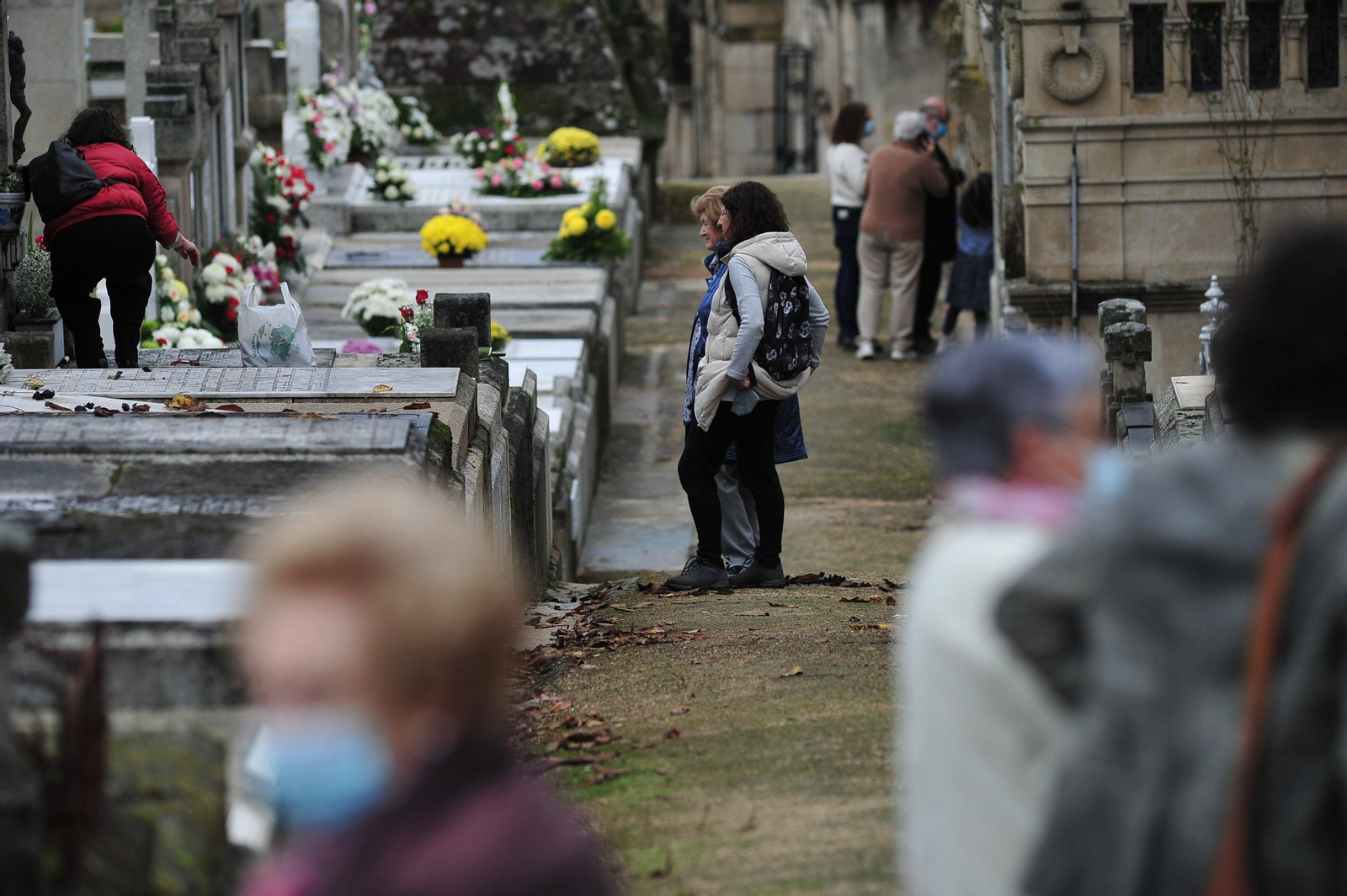 Jornada dominical en el cementerio de San Francisco José Paz