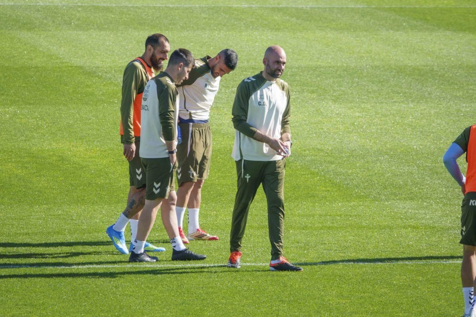 Claudio Giráldez, en el entrenamiento que el Celta completó este sábado en la ciudad deportiva de Mos.