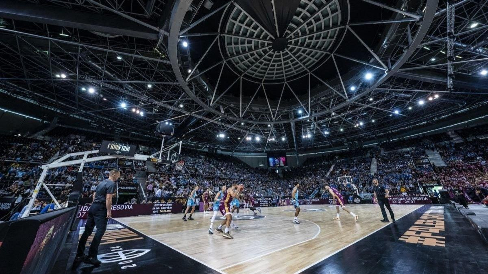 Estudiantes y Lleida, disputando el último partido de la temporada.