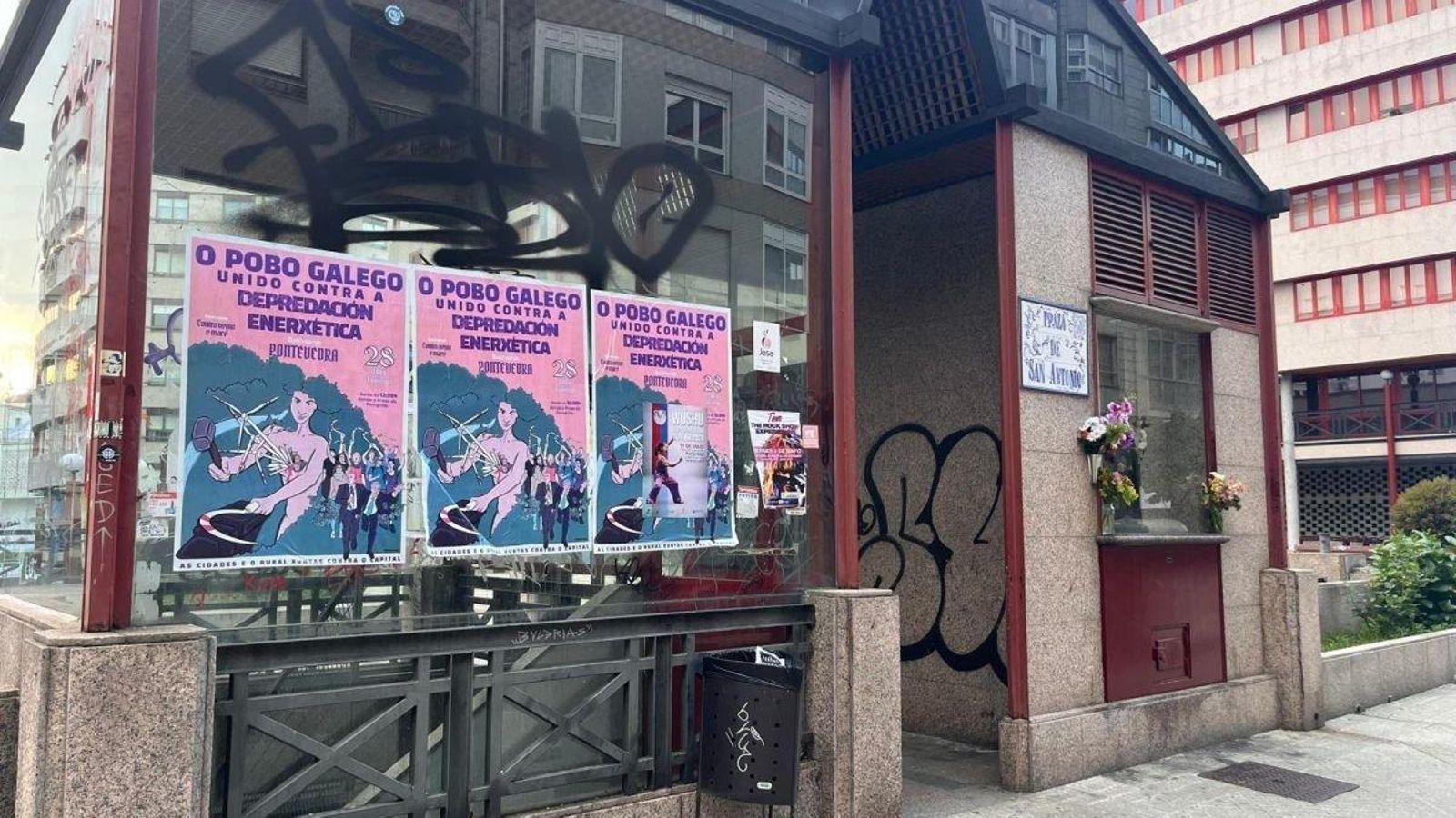 Carteles y pintadas en Ourense