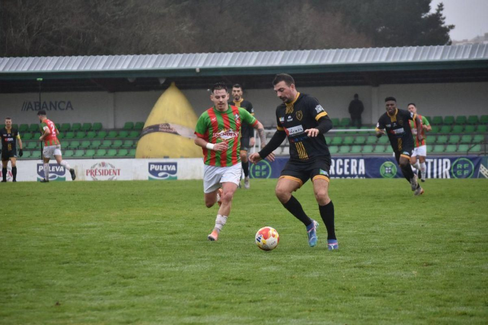 Nespereira, del Barbadás, durante el partido en frente al Racing Villalbés