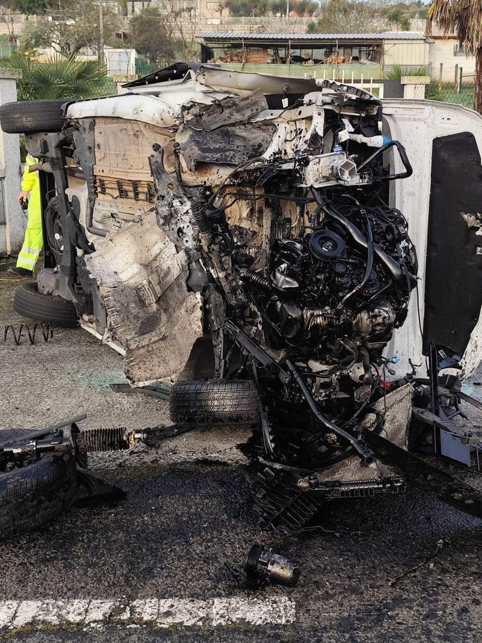 El único ocupante del vehículo resultó herido leve tras el aparatoso accidente.