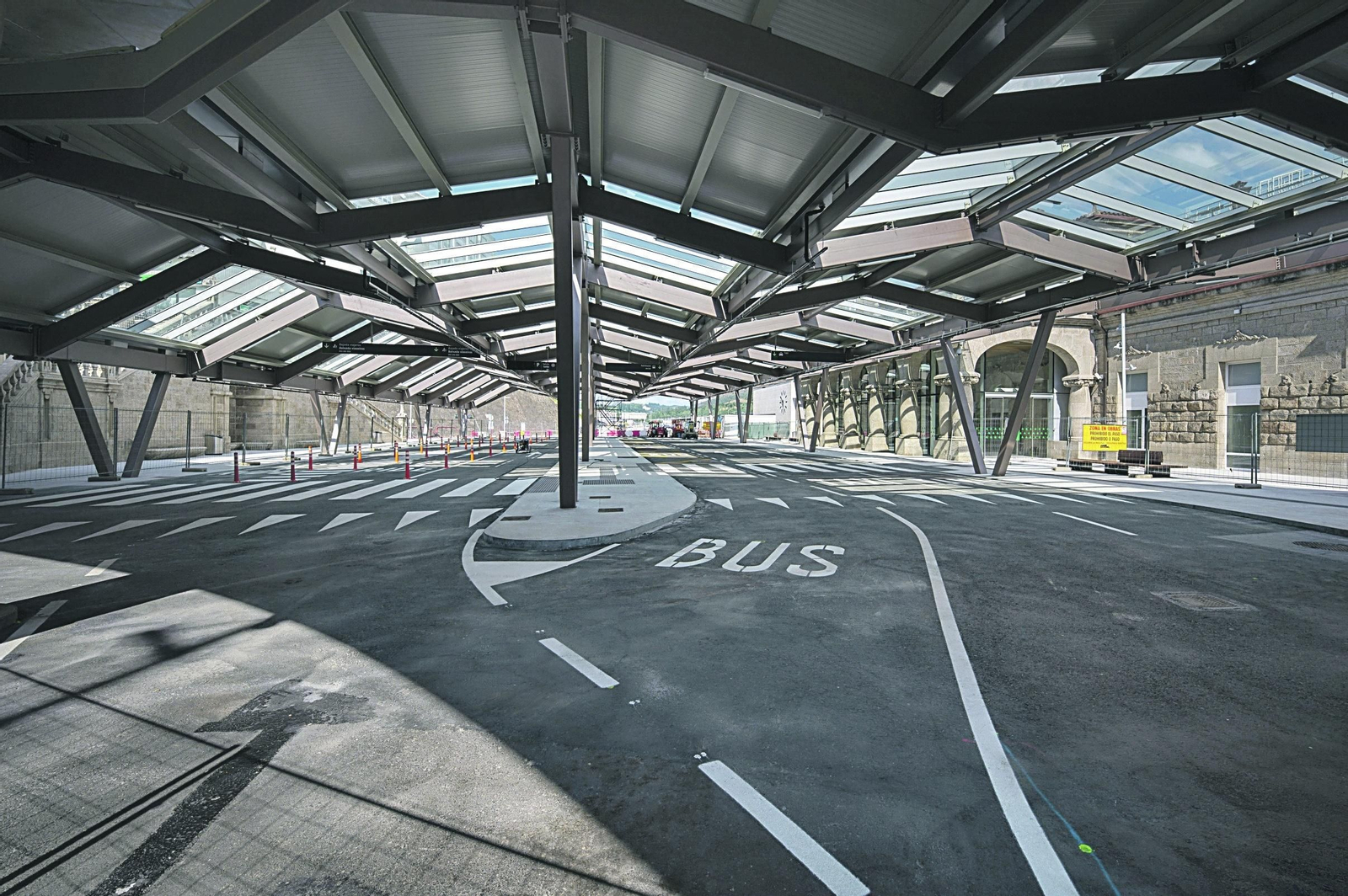 Galería | La estación intermodal de Santiago culmina con una moderna galería para los viajeros, en fotos