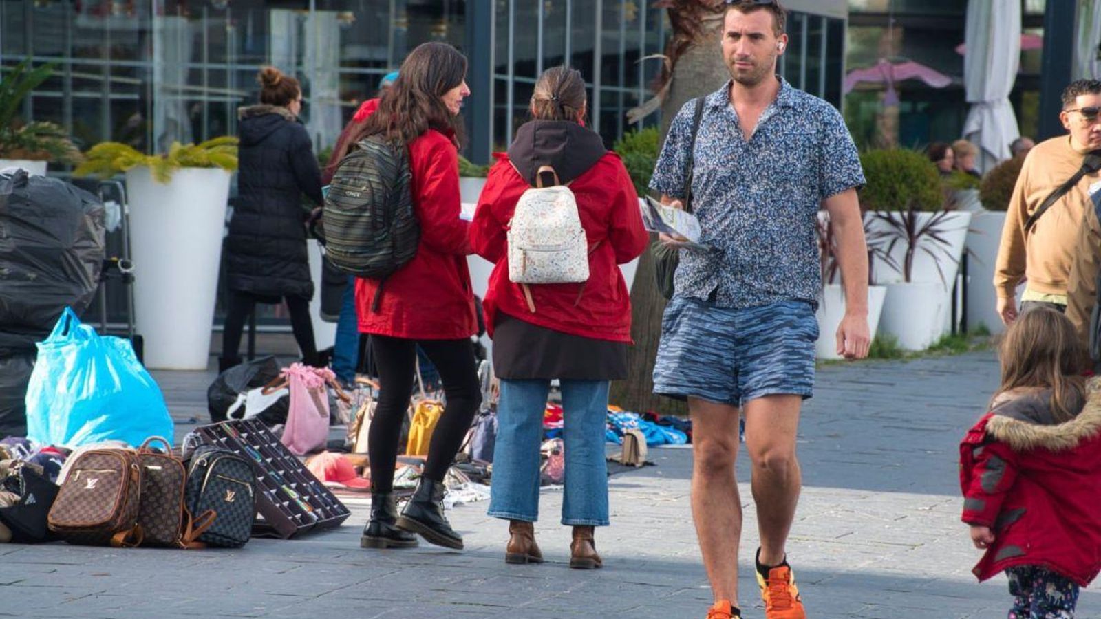 Uno de los viajeros dispuestos a conocer la ciudad.