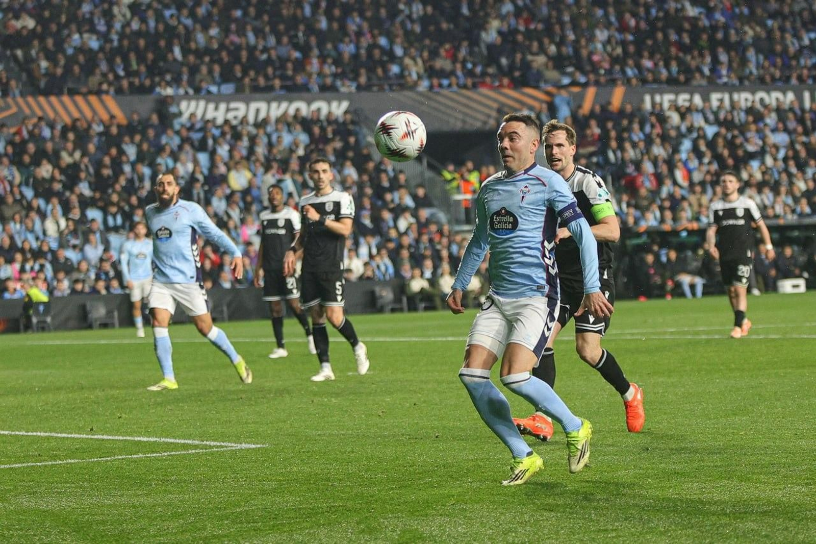 Galería | El Celta y el PAOK hacen vibrar Balaídos