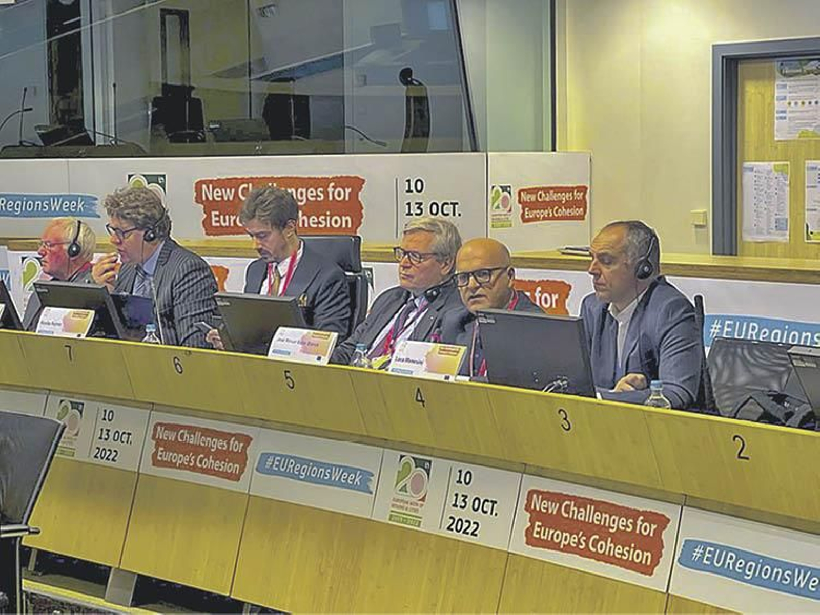 Manuel Baltar, segundo por la derecha, durante un encuentro de la Cepli.