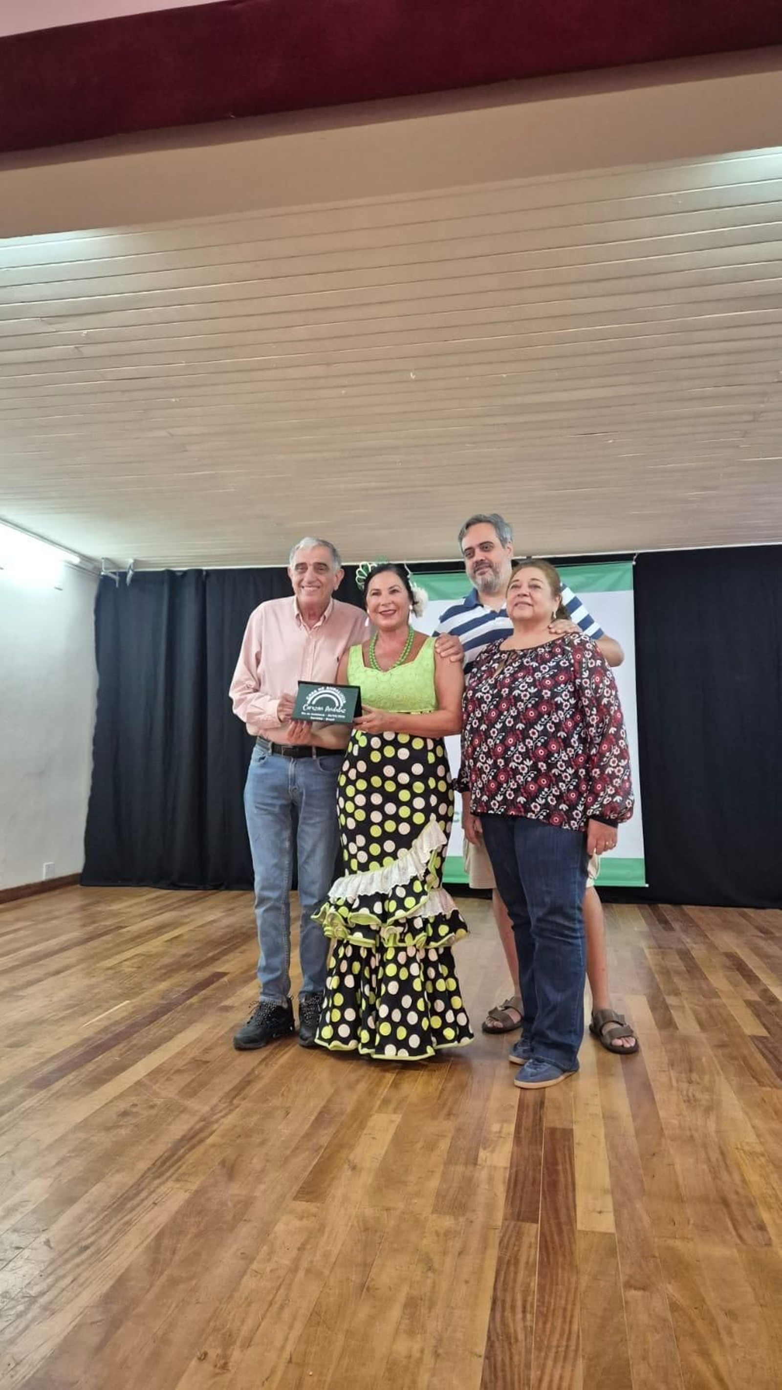 El homenajeado Milton Zuan Estevez, con su esposa Sandra Zuan y su  hijo Alexandre Zuan