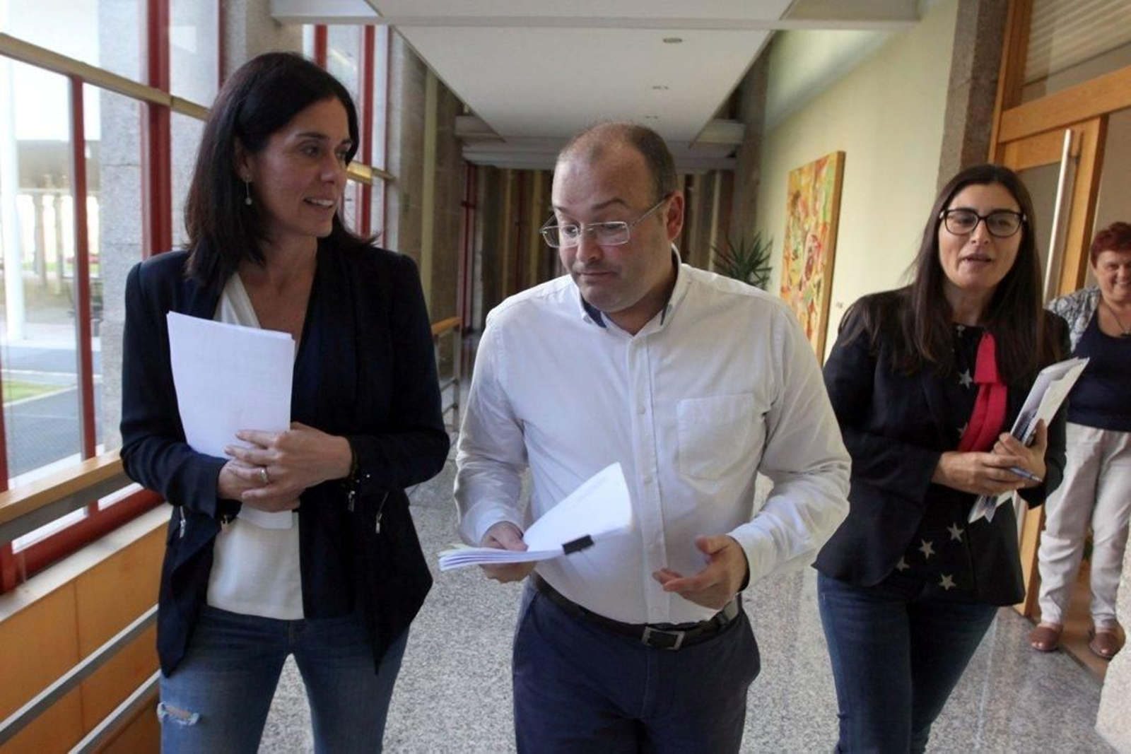 Prado, Tellado y Domínguez, en los pasillos de la Cámara antes de registrar las propuestas del PPdeG.