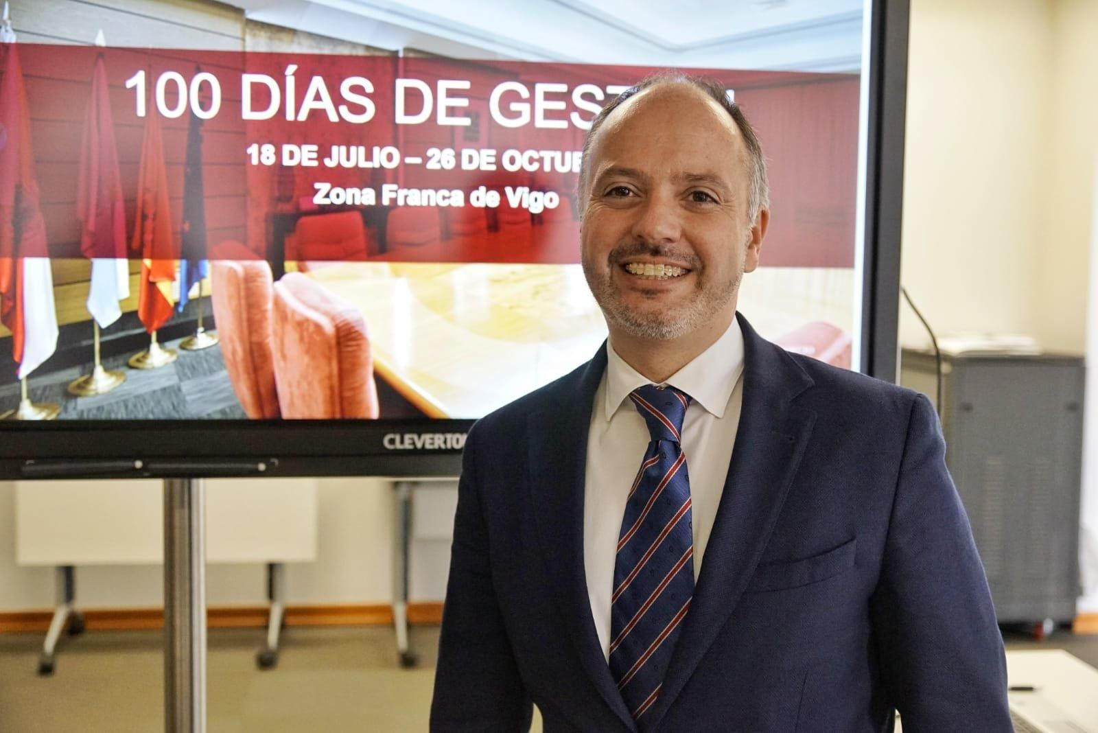 El delegado de Zona Franca, David Regades, hizo balance de sus 100 primeros días // Vicente Alonso