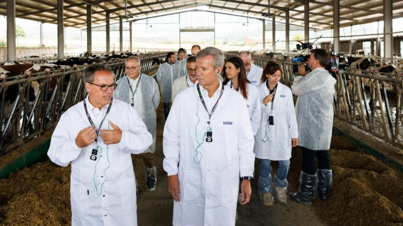 Alfonso Rueda, ayer durante su visita a las instalaciones de la Granxa Doroña en Arzúa.