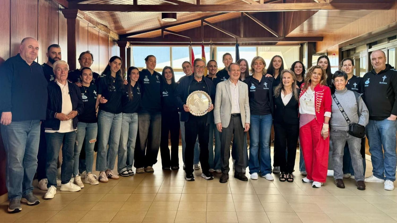 Jugadoras, cuerpo técnico y directiva, nadie faltó a la recepción de ayer por parte de Abel Caballero al Celta Femxa Zorka en la Alcadía.