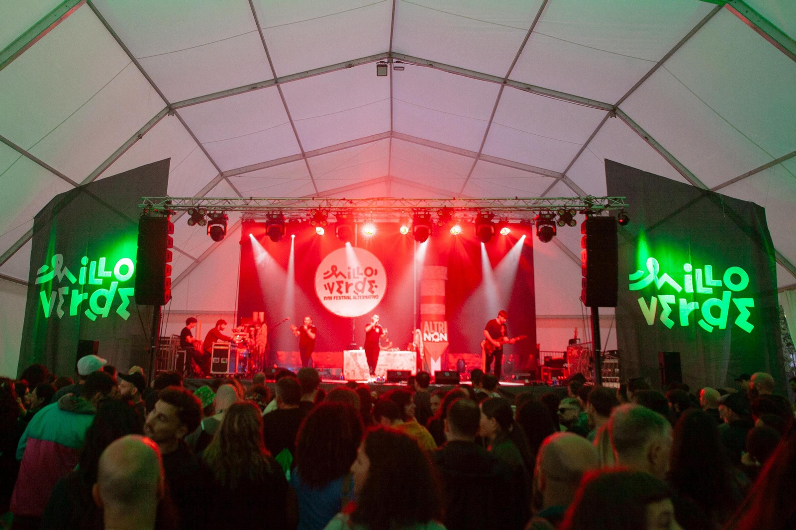 En la imagen, el recinto del festival lleno durante uno de los conciertos del viernes.